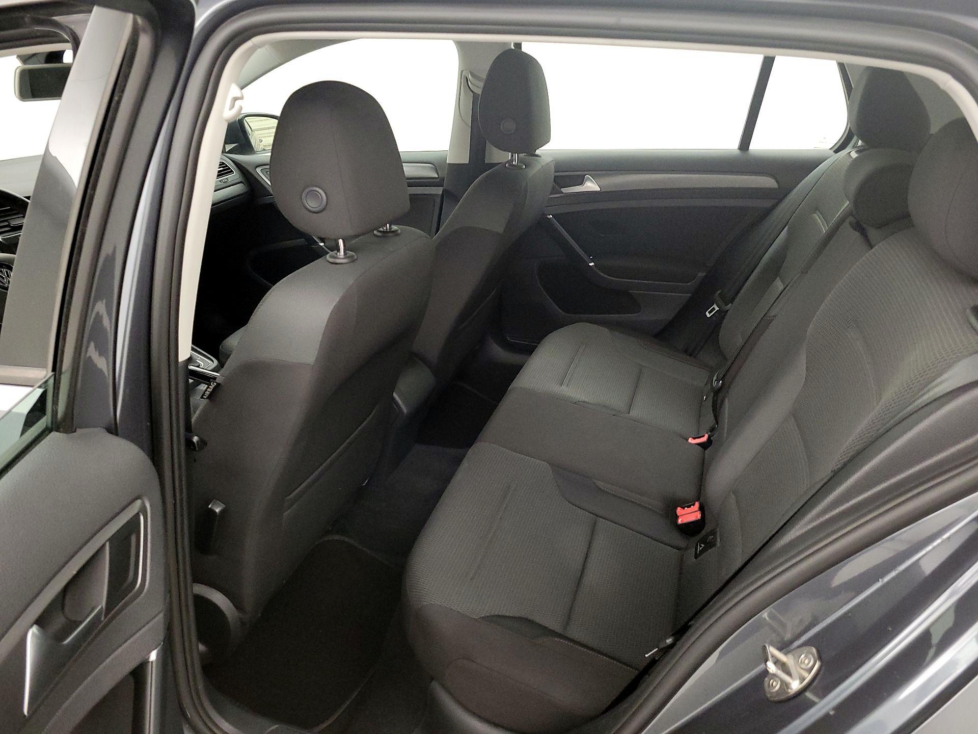 Thumbnail: 2019 Volkswagen Golf - 18