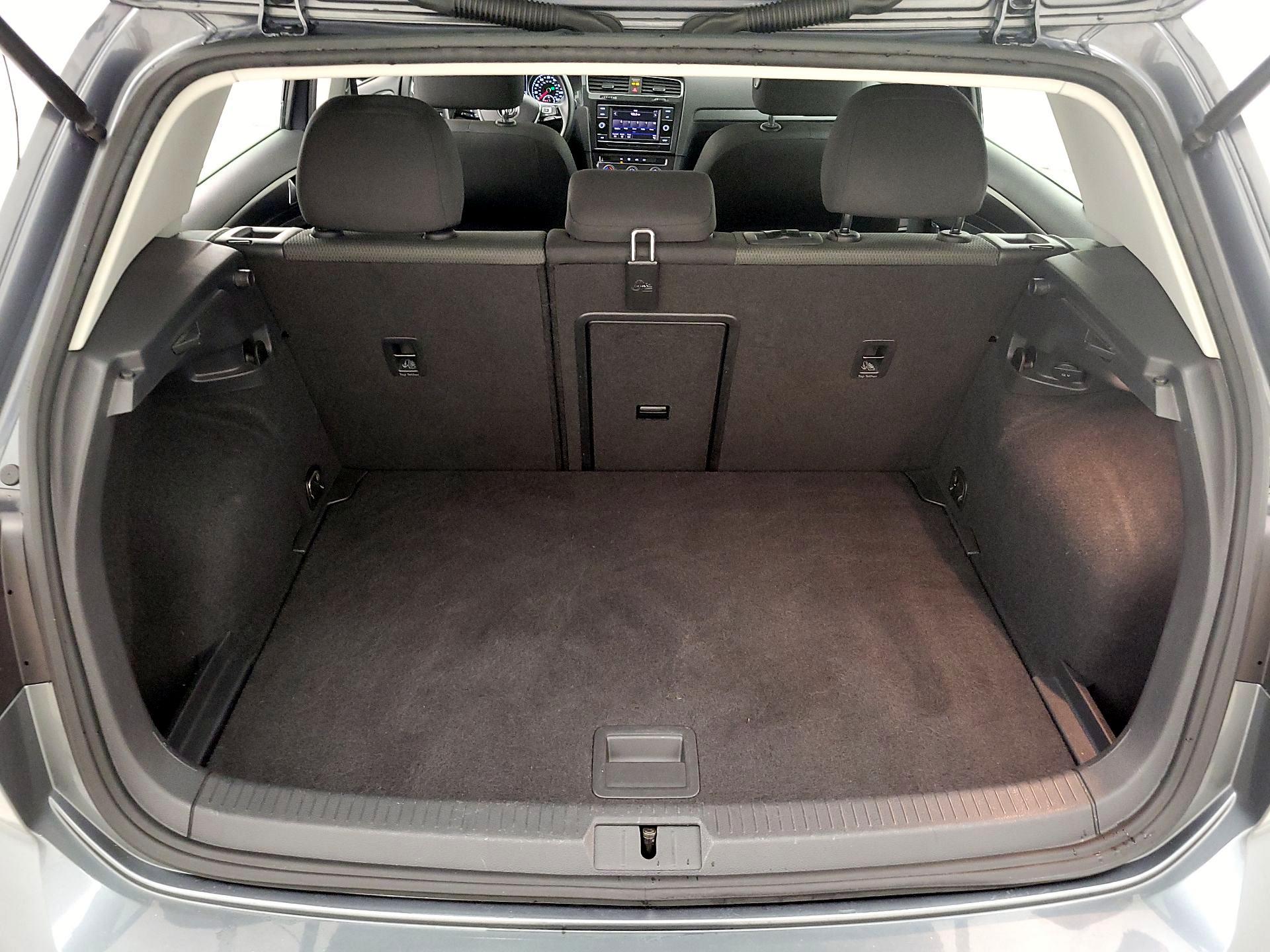 Thumbnail: 2019 Volkswagen Golf - 19