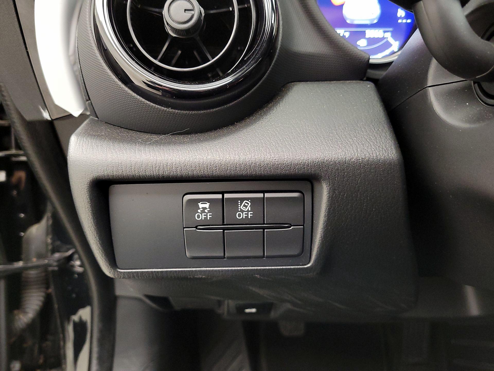 Thumbnail: 2021 Mazda MX-5 Miata - 13