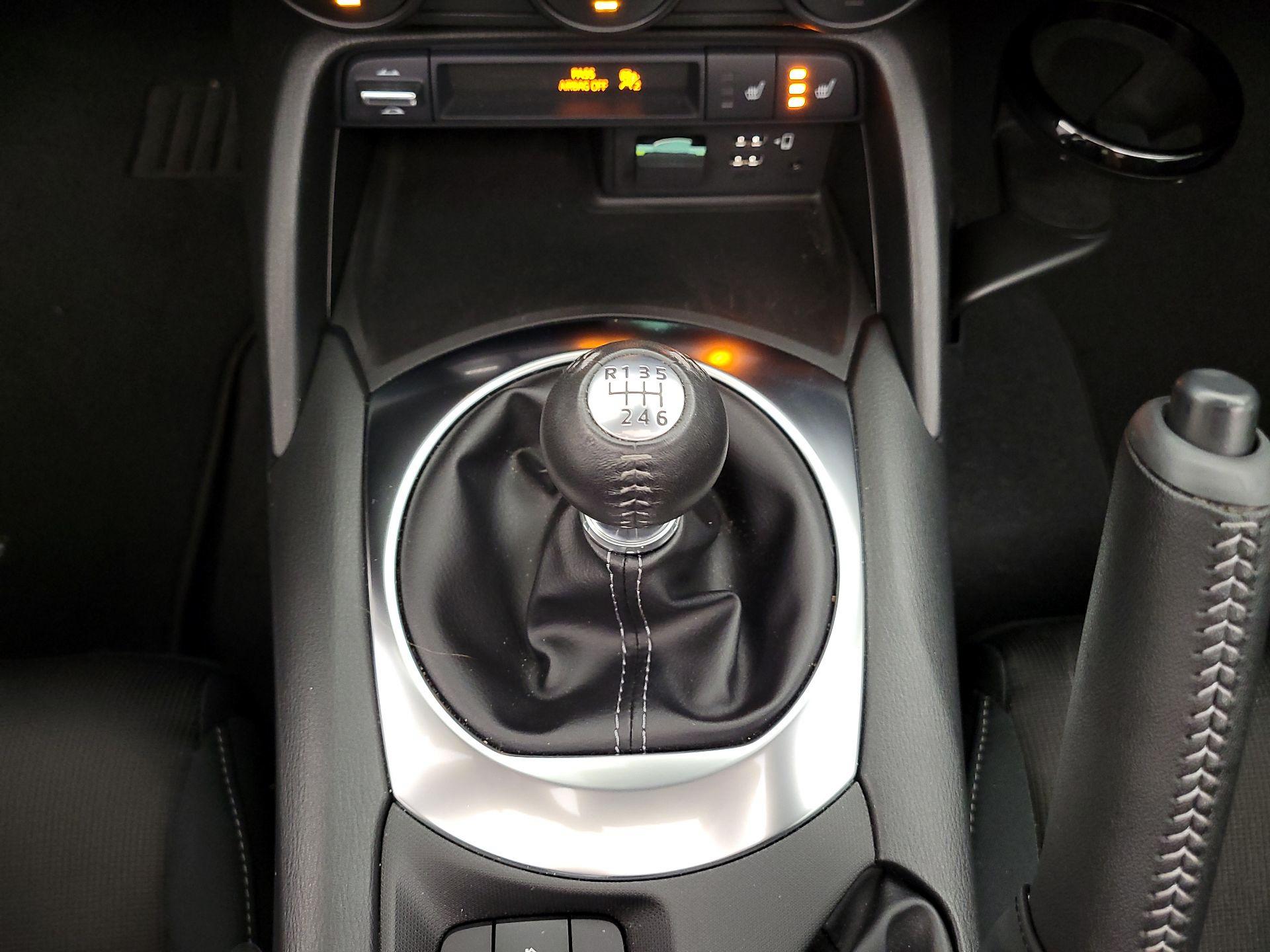 Thumbnail: 2021 Mazda MX-5 Miata - 17