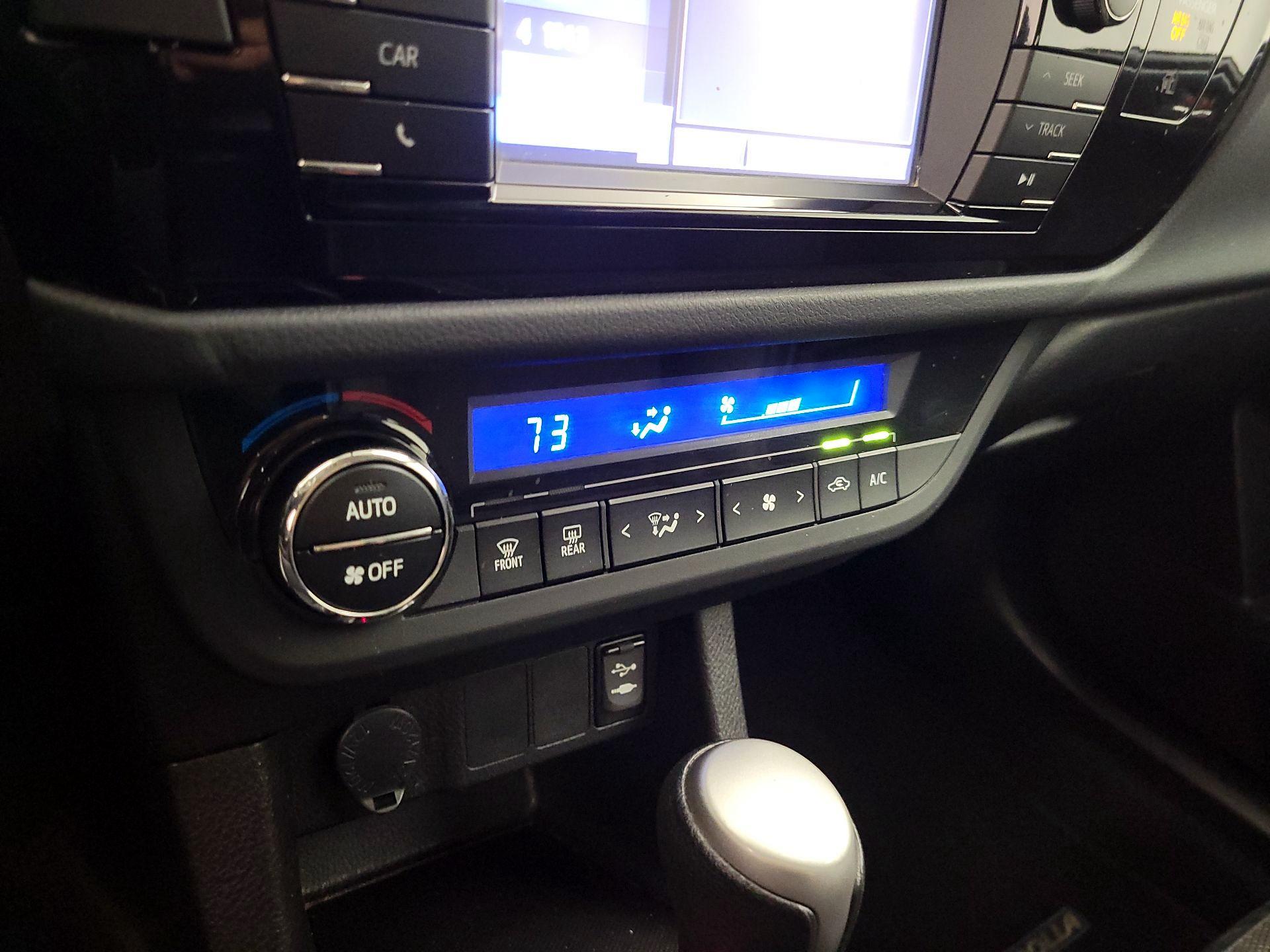 Thumbnail: 2014 Toyota Corolla - 15