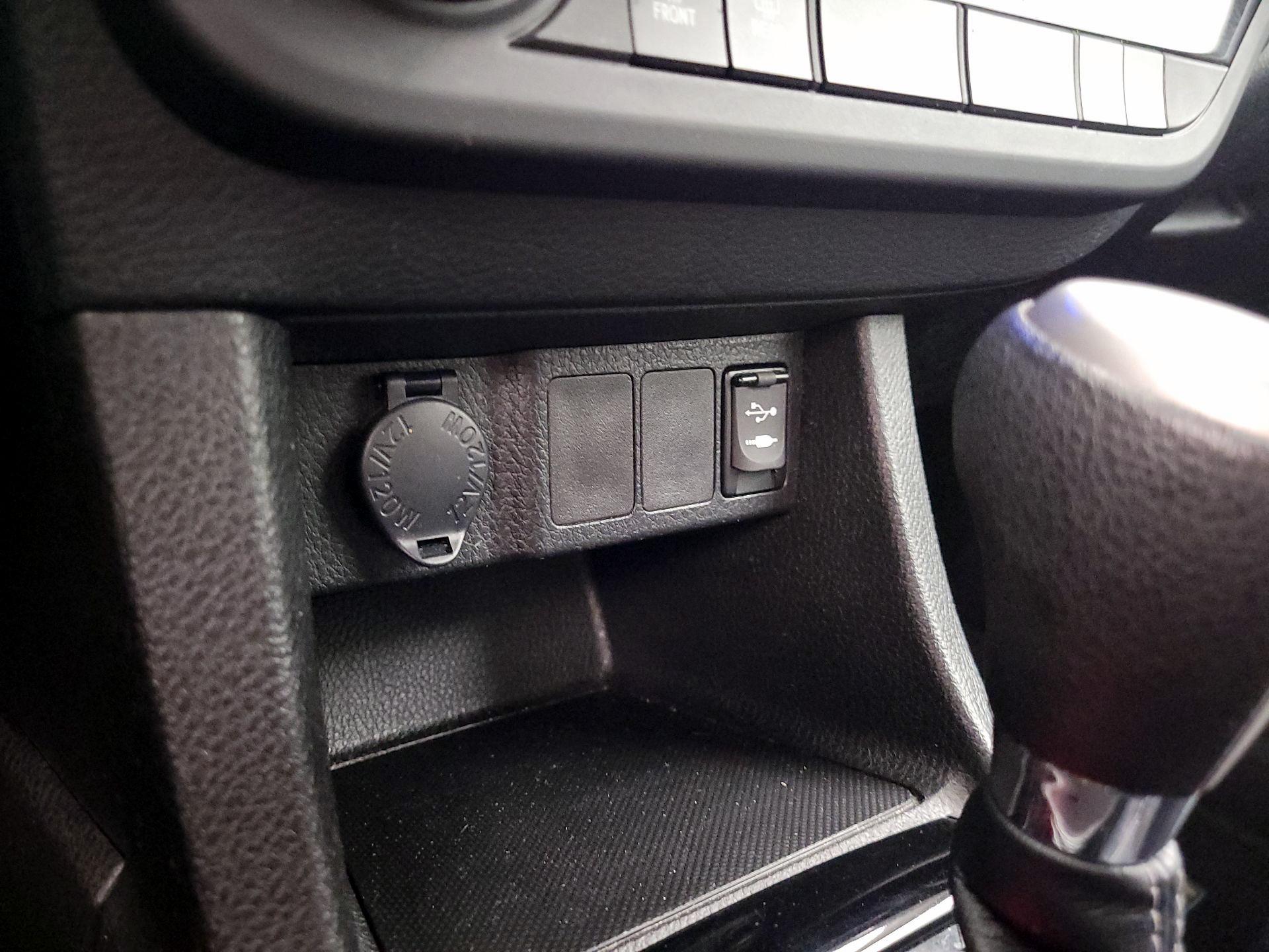 Thumbnail: 2014 Toyota Corolla - 17