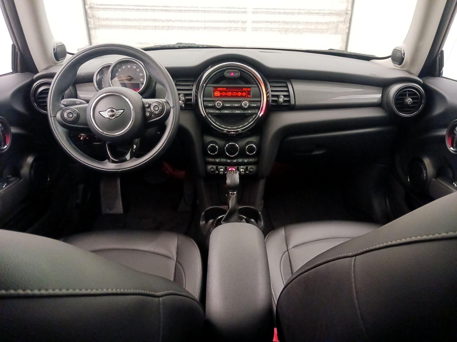 Thumbnail: 2016 MINI Cooper Hardtop - 9
