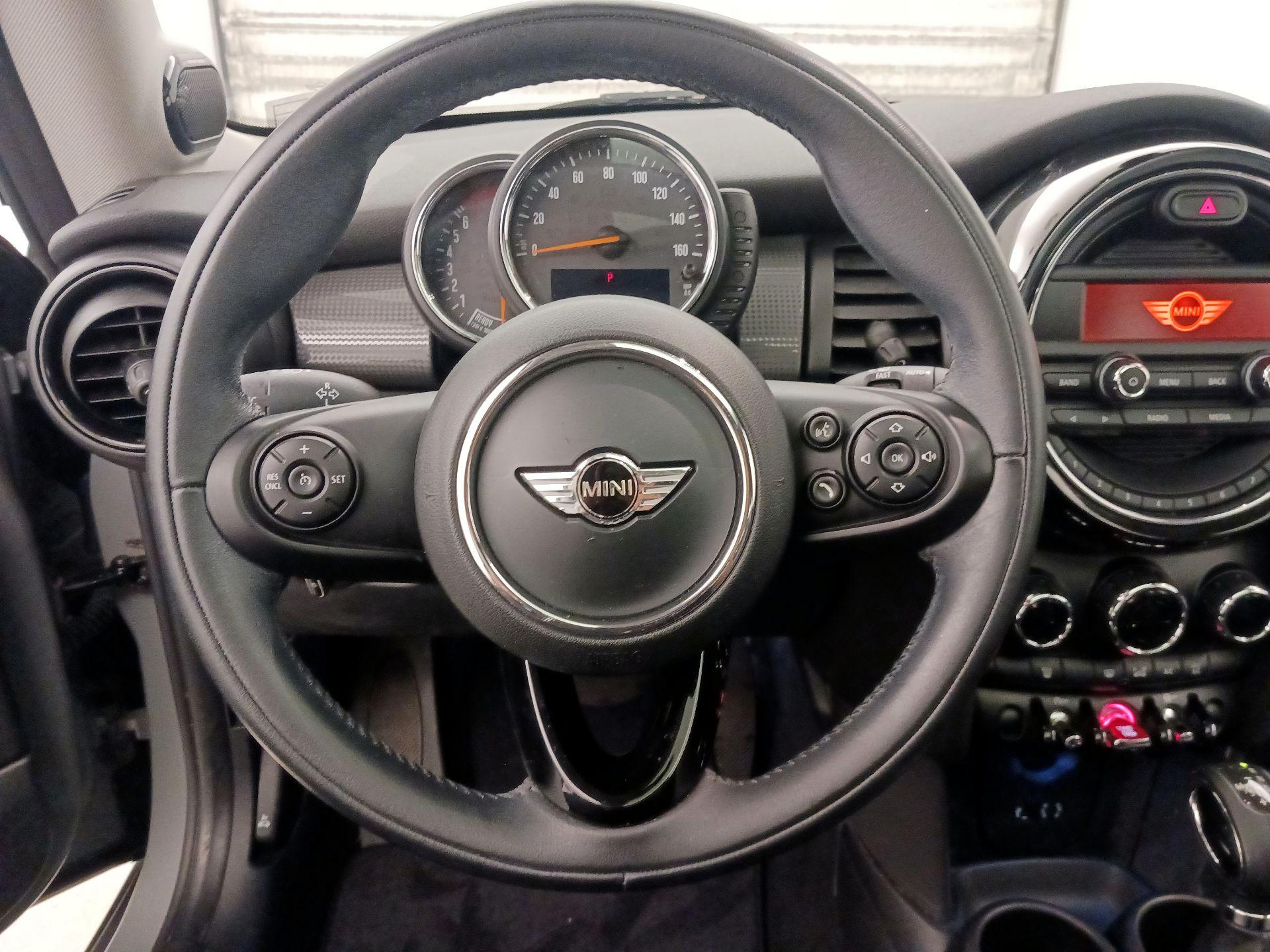 Thumbnail: 2016 MINI Cooper Hardtop - 10