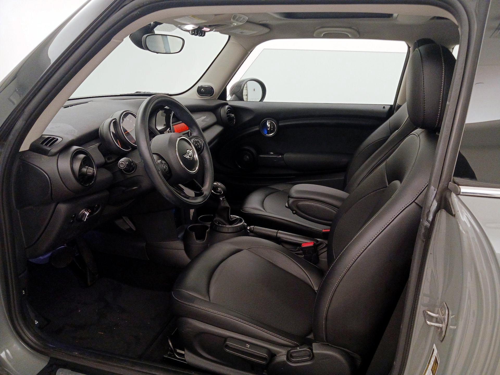 Thumbnail: 2016 MINI Cooper Hardtop - 11