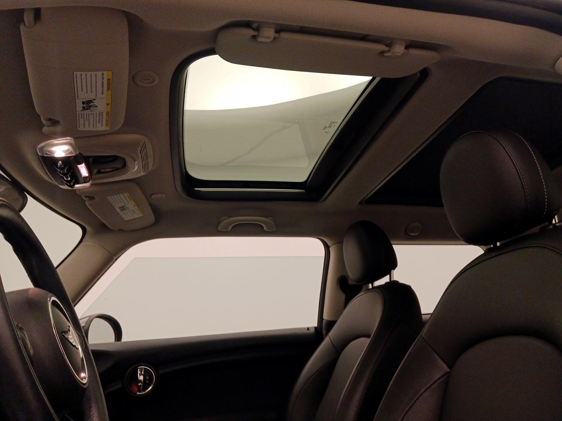 Thumbnail: 2016 MINI Cooper Hardtop - 18