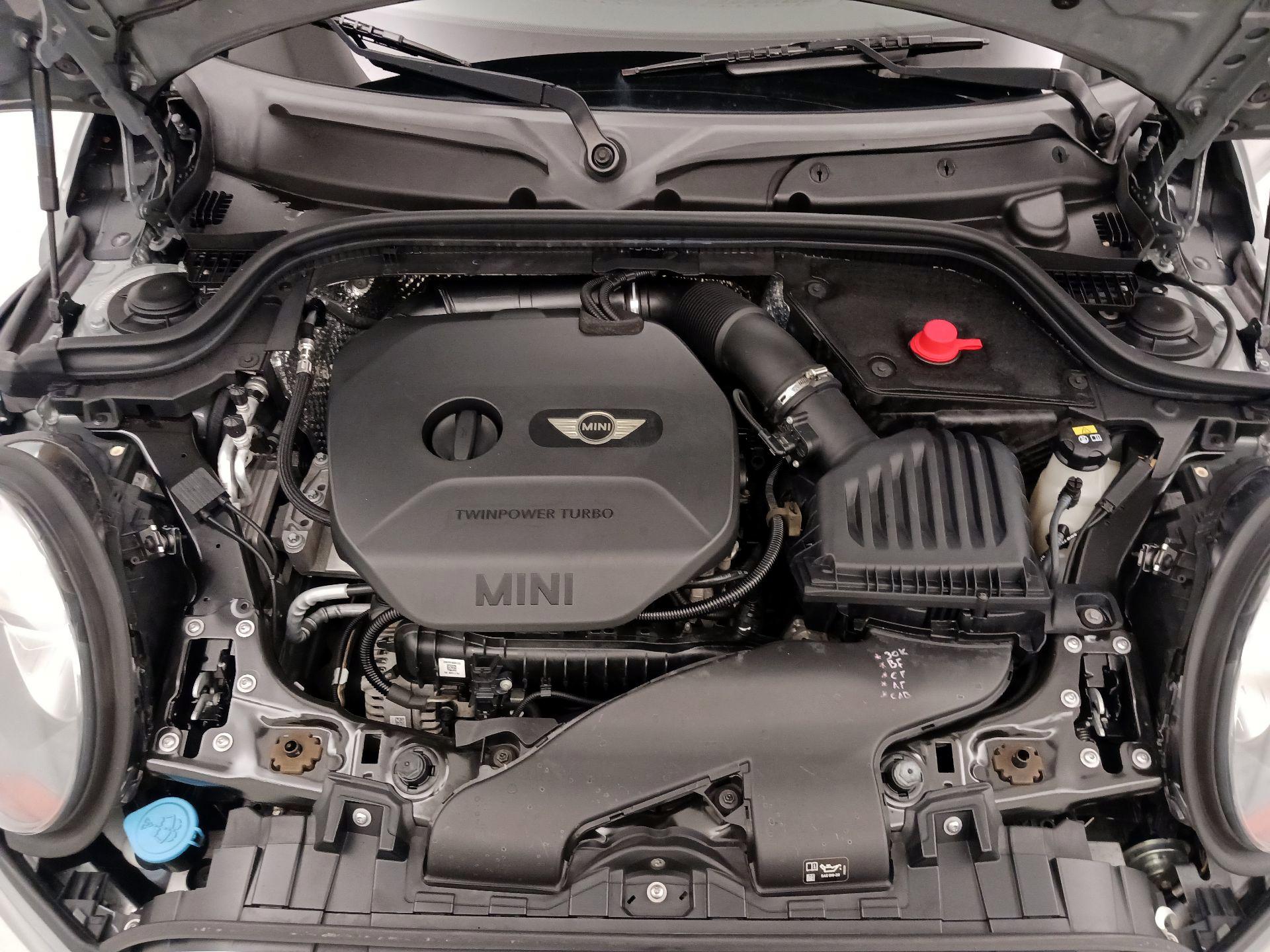 Thumbnail: 2016 MINI Cooper Hardtop - 20