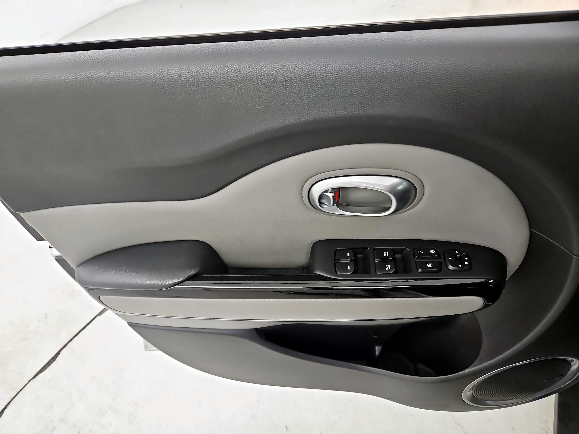 Thumbnail: 2016 Kia Soul - 12