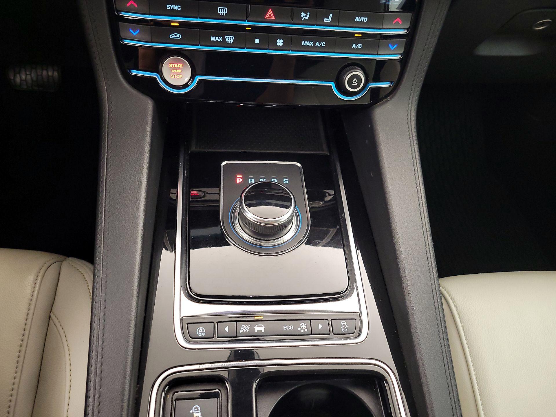 Thumbnail: 2020 Jaguar F-Pace - 17