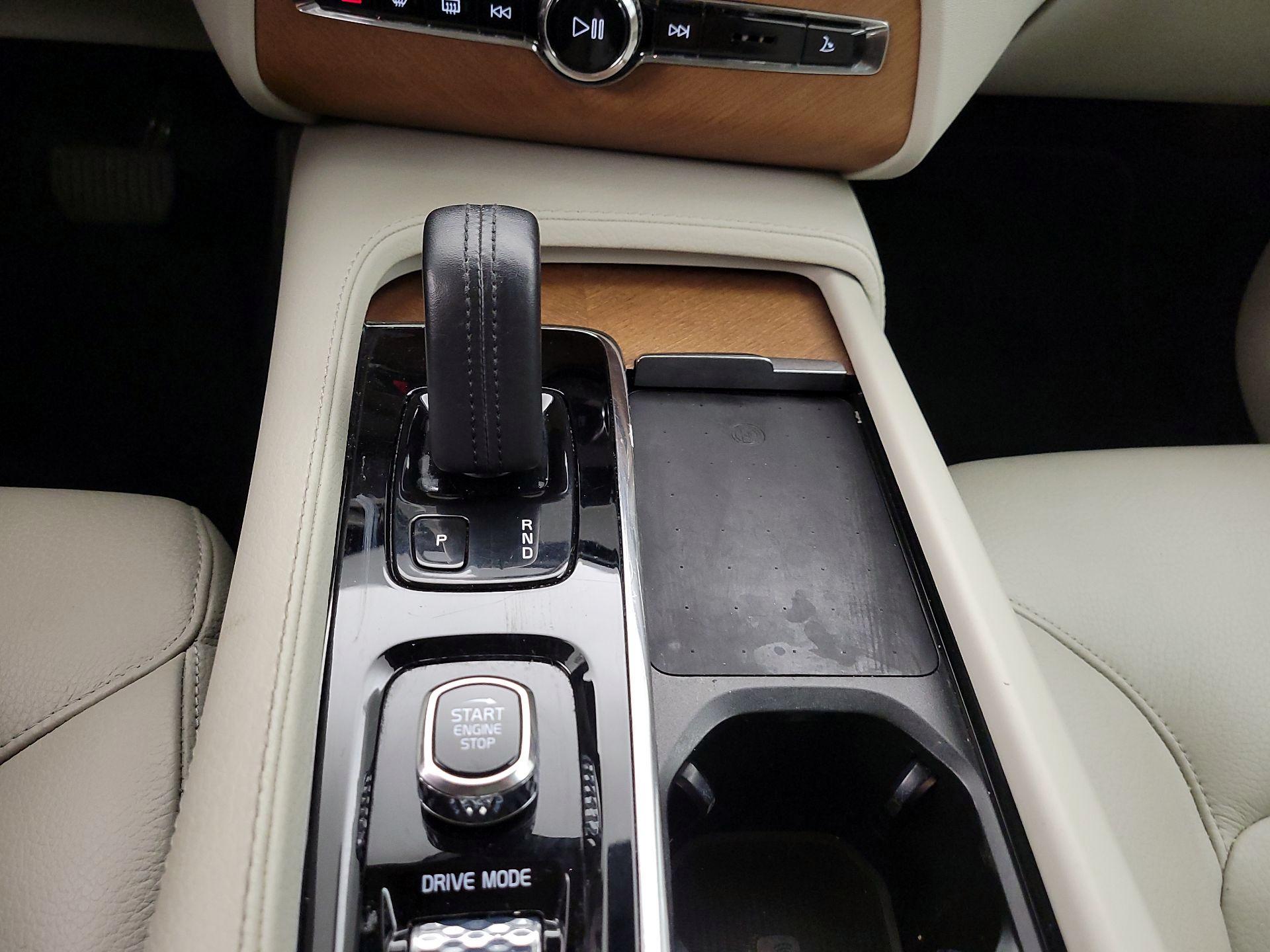 Thumbnail: 2021 Volvo XC90 - 17