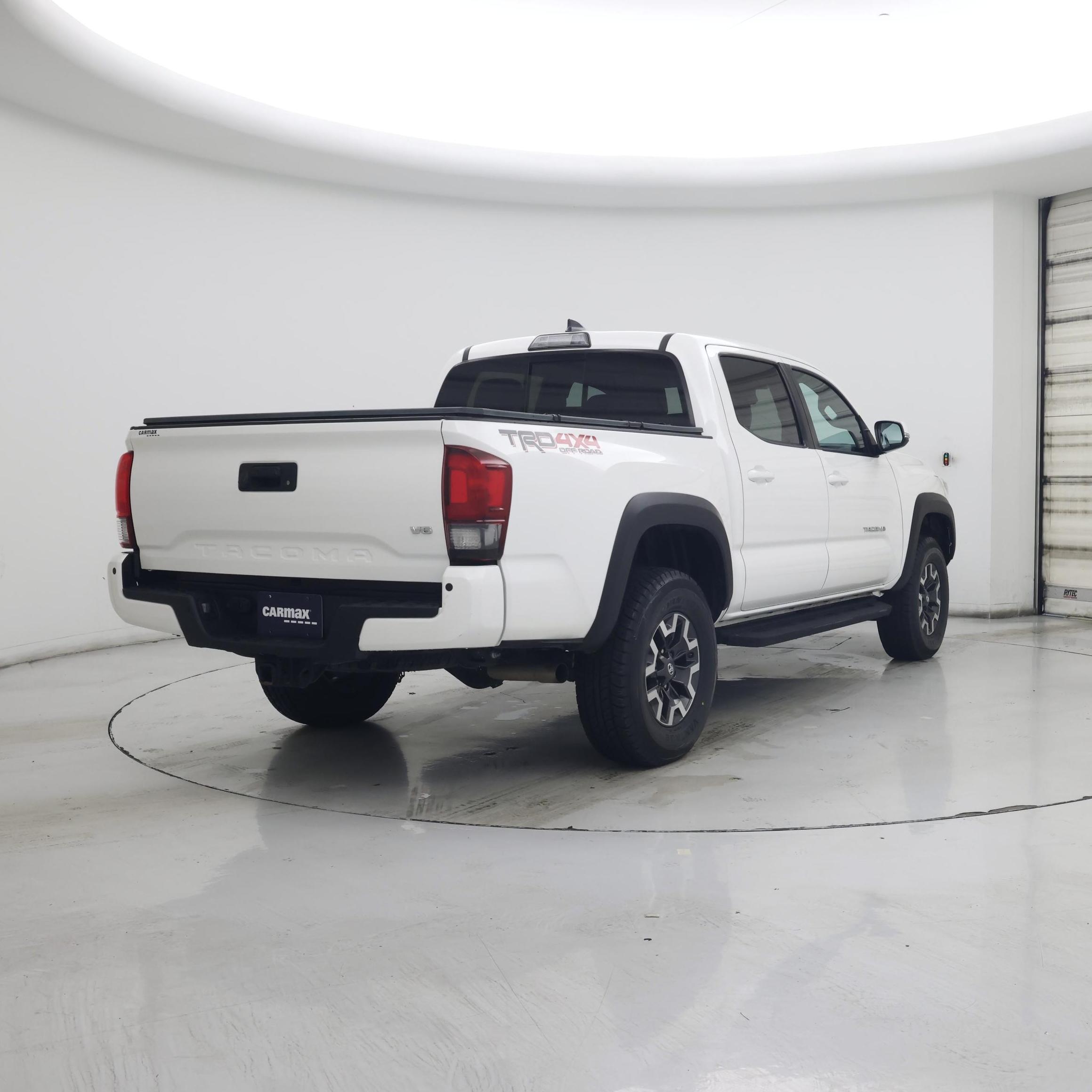 Thumbnail: 2018 Toyota Tacoma - 8