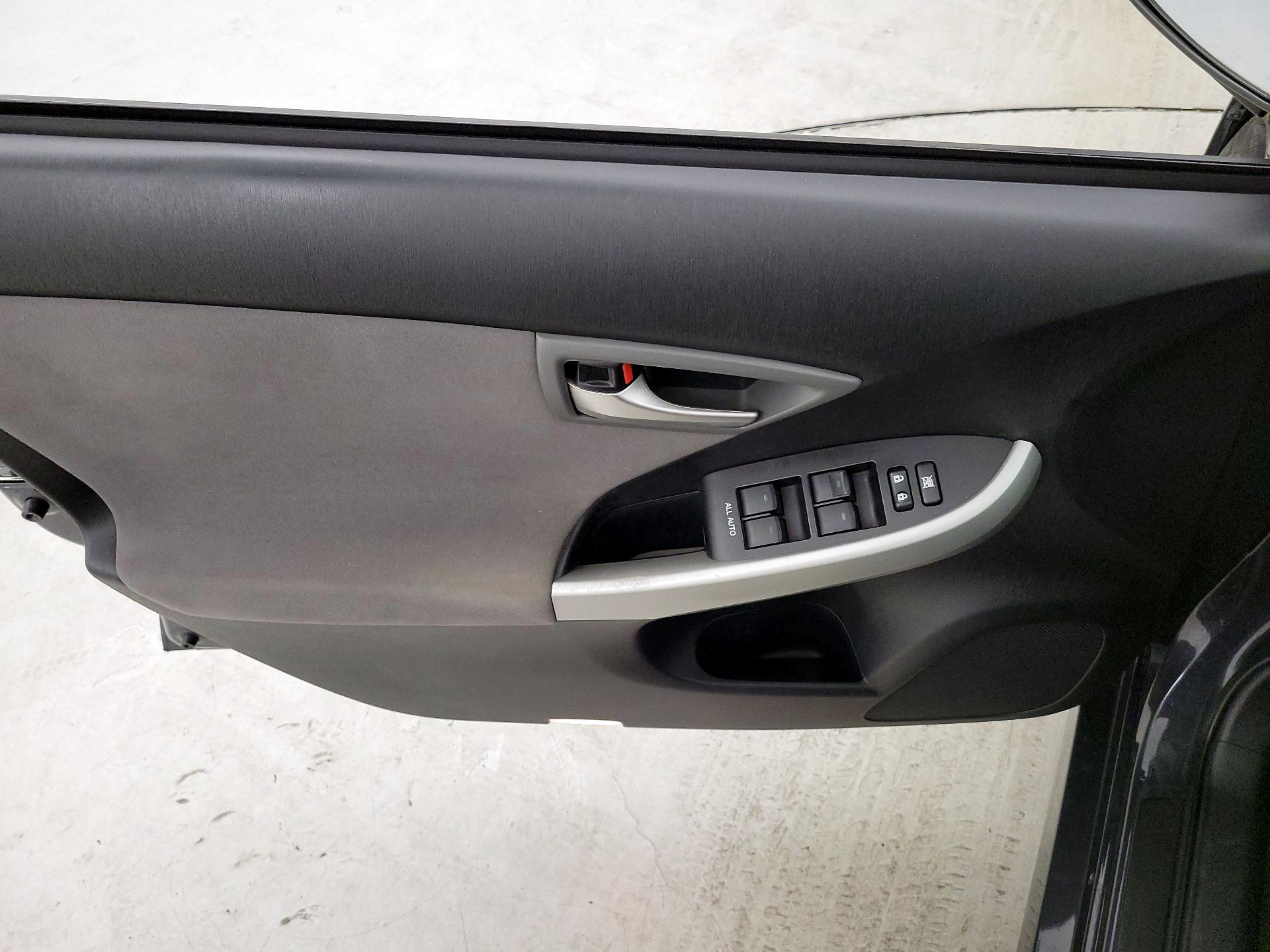 Thumbnail: 2015 Toyota Prius - 12