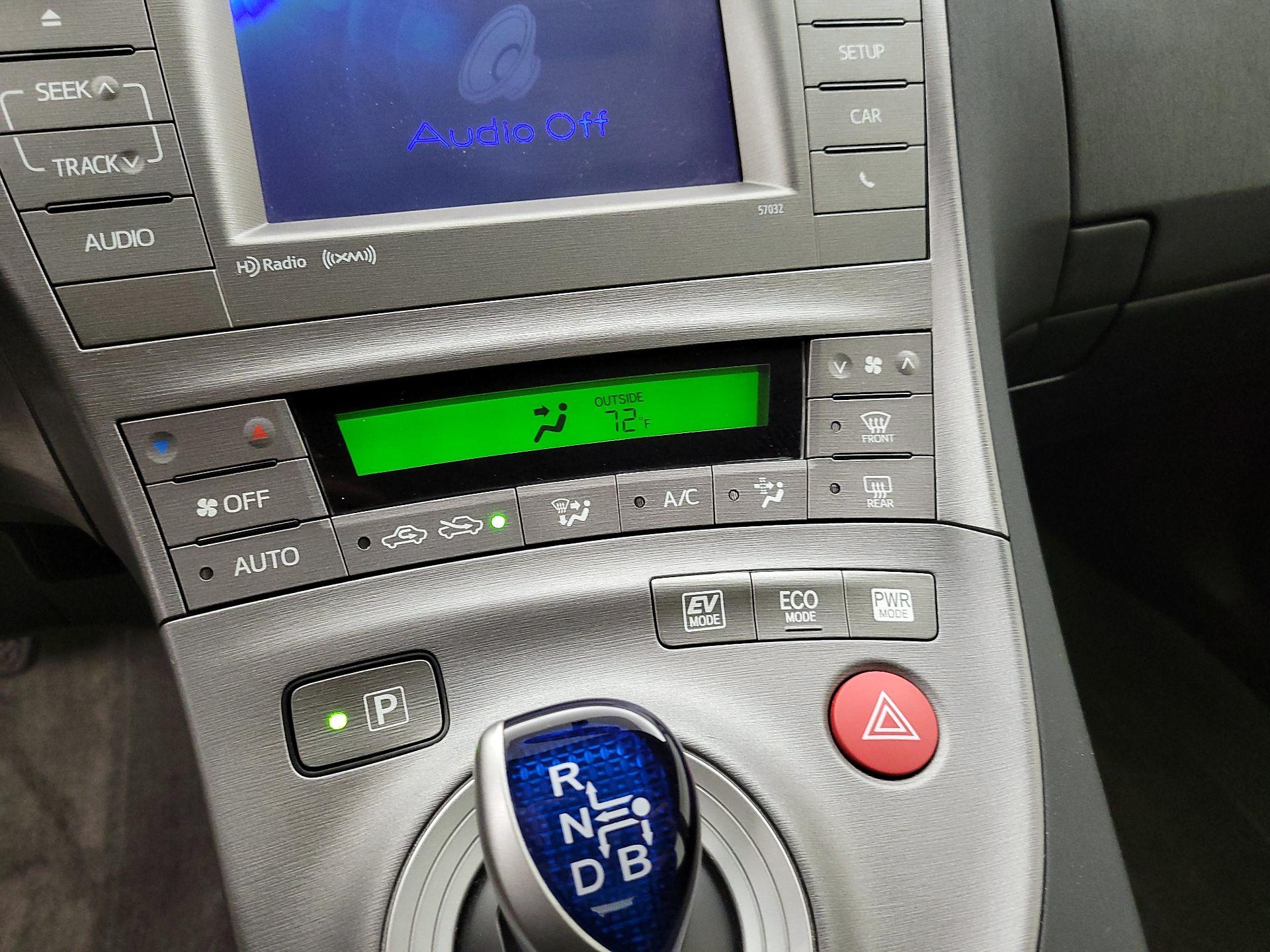 Thumbnail: 2015 Toyota Prius - 16