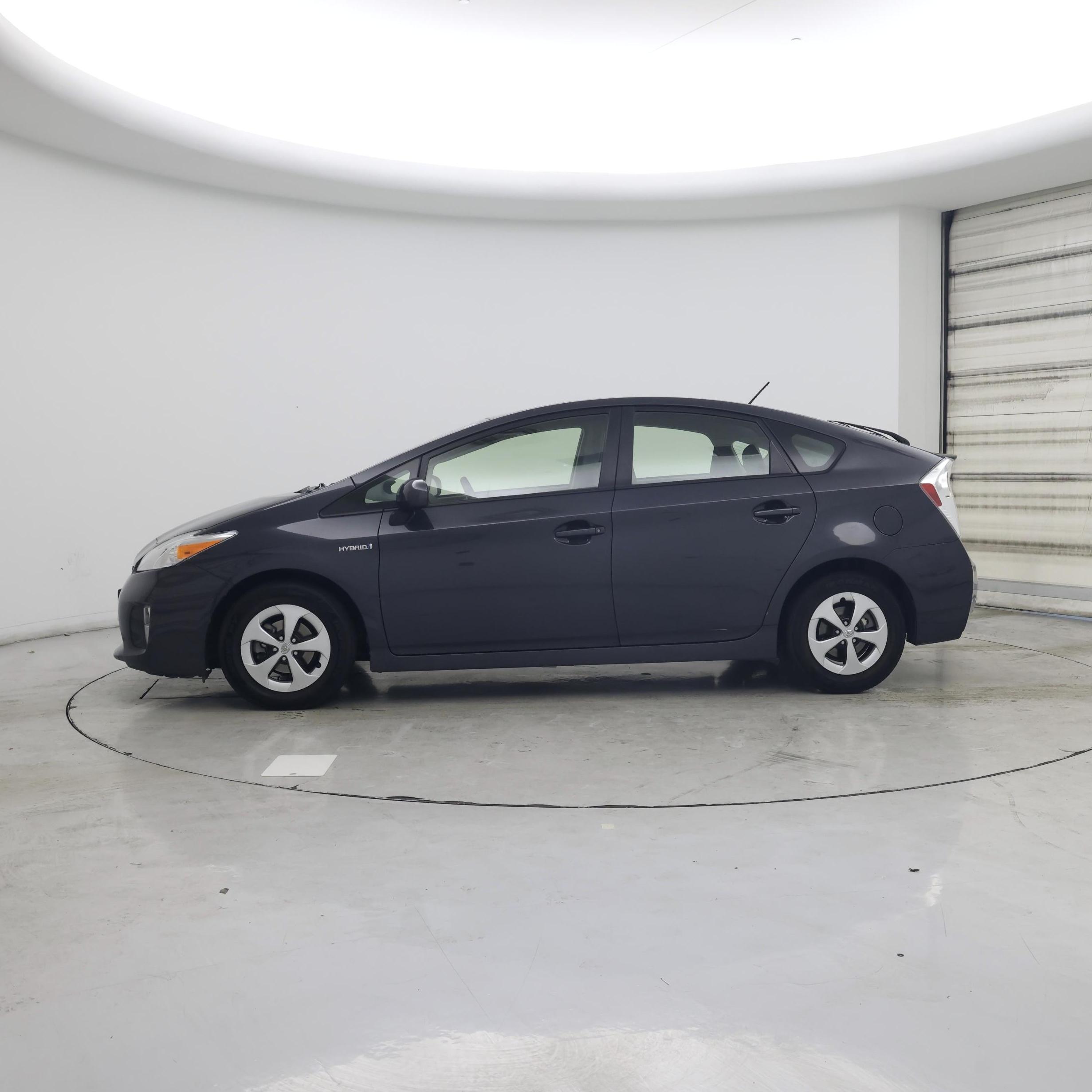Thumbnail: 2015 Toyota Prius - 3