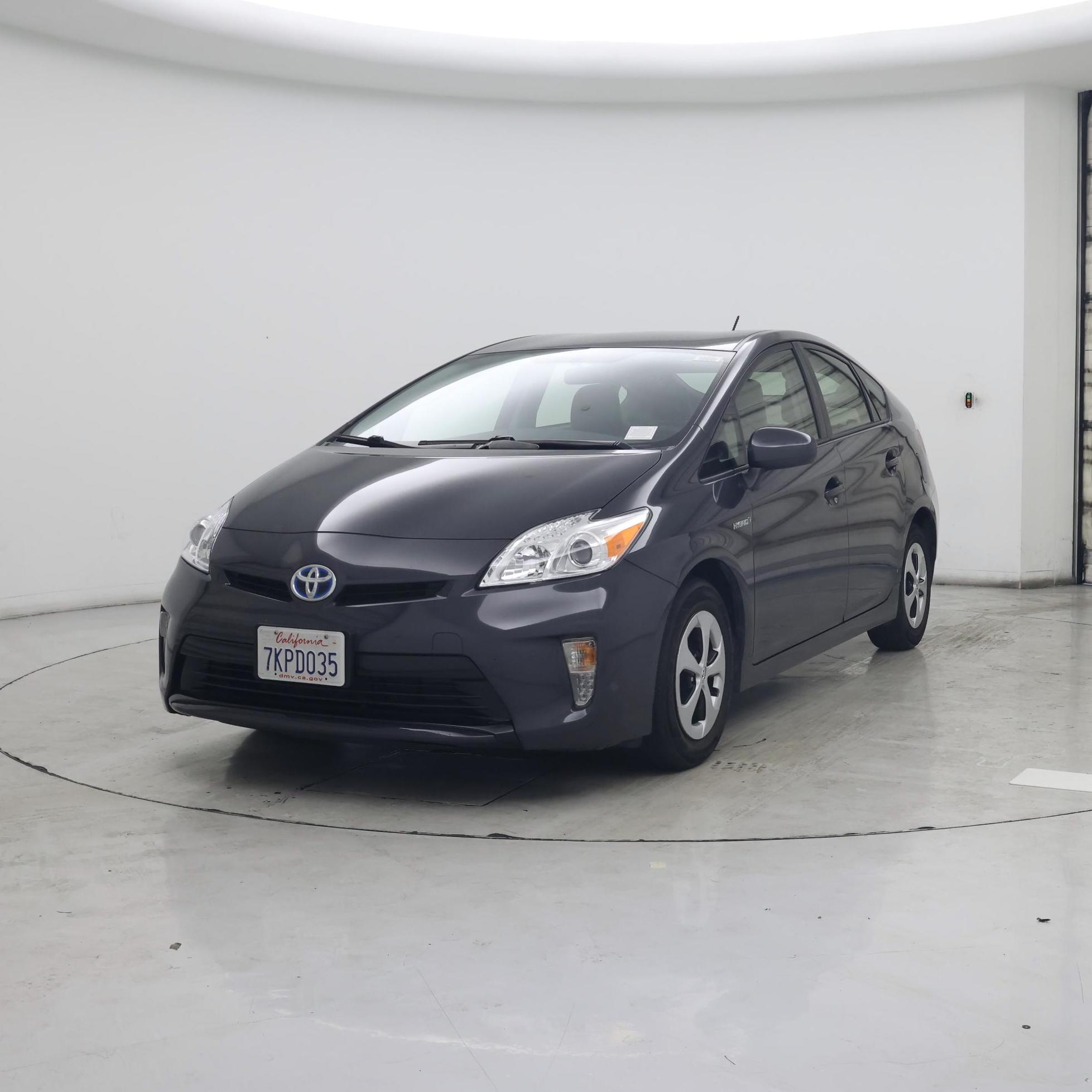 Thumbnail: 2015 Toyota Prius - 4