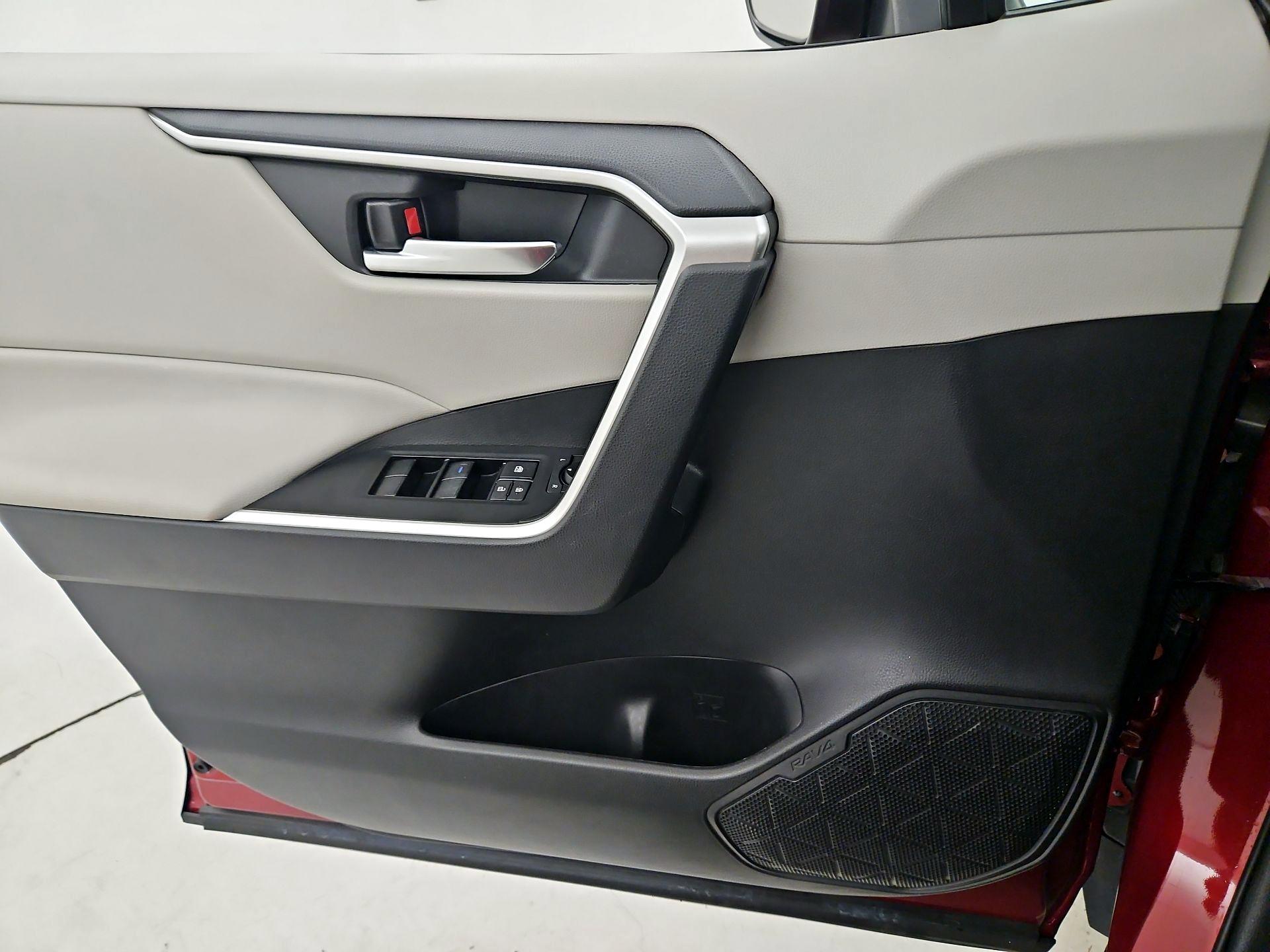 Thumbnail: 2020 Toyota RAV4 - 12