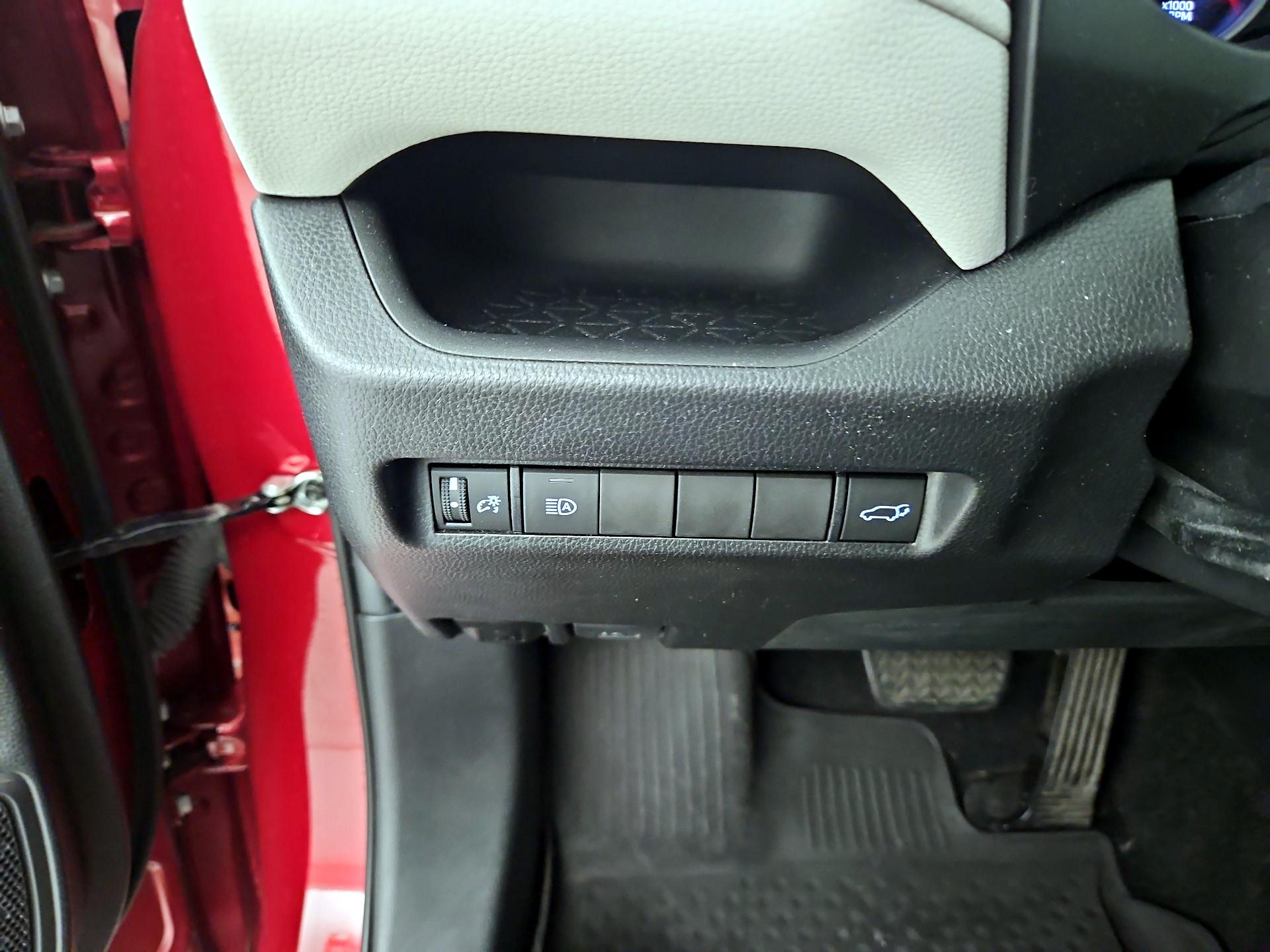 Thumbnail: 2020 Toyota RAV4 - 13