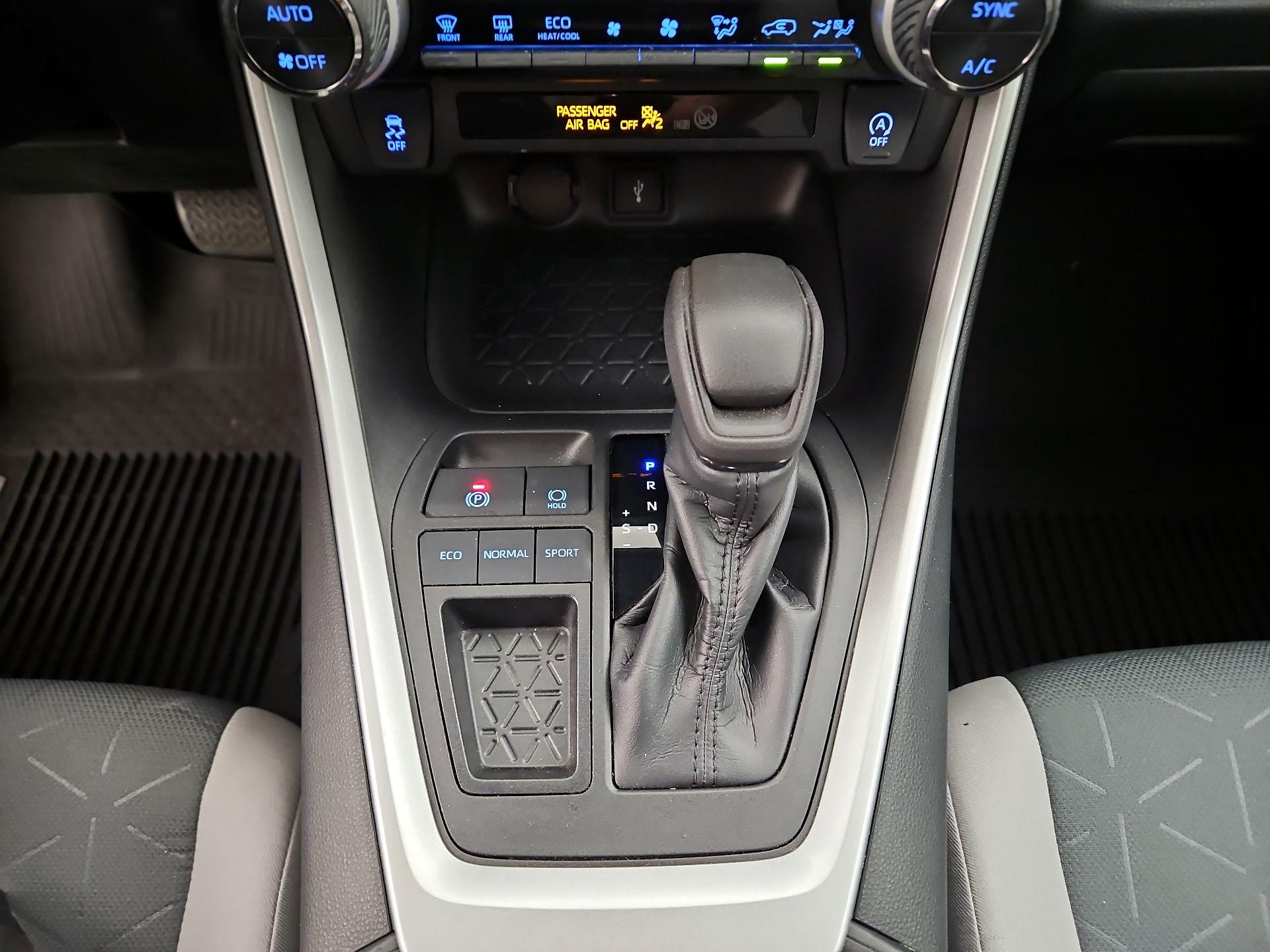 Thumbnail: 2020 Toyota RAV4 - 17