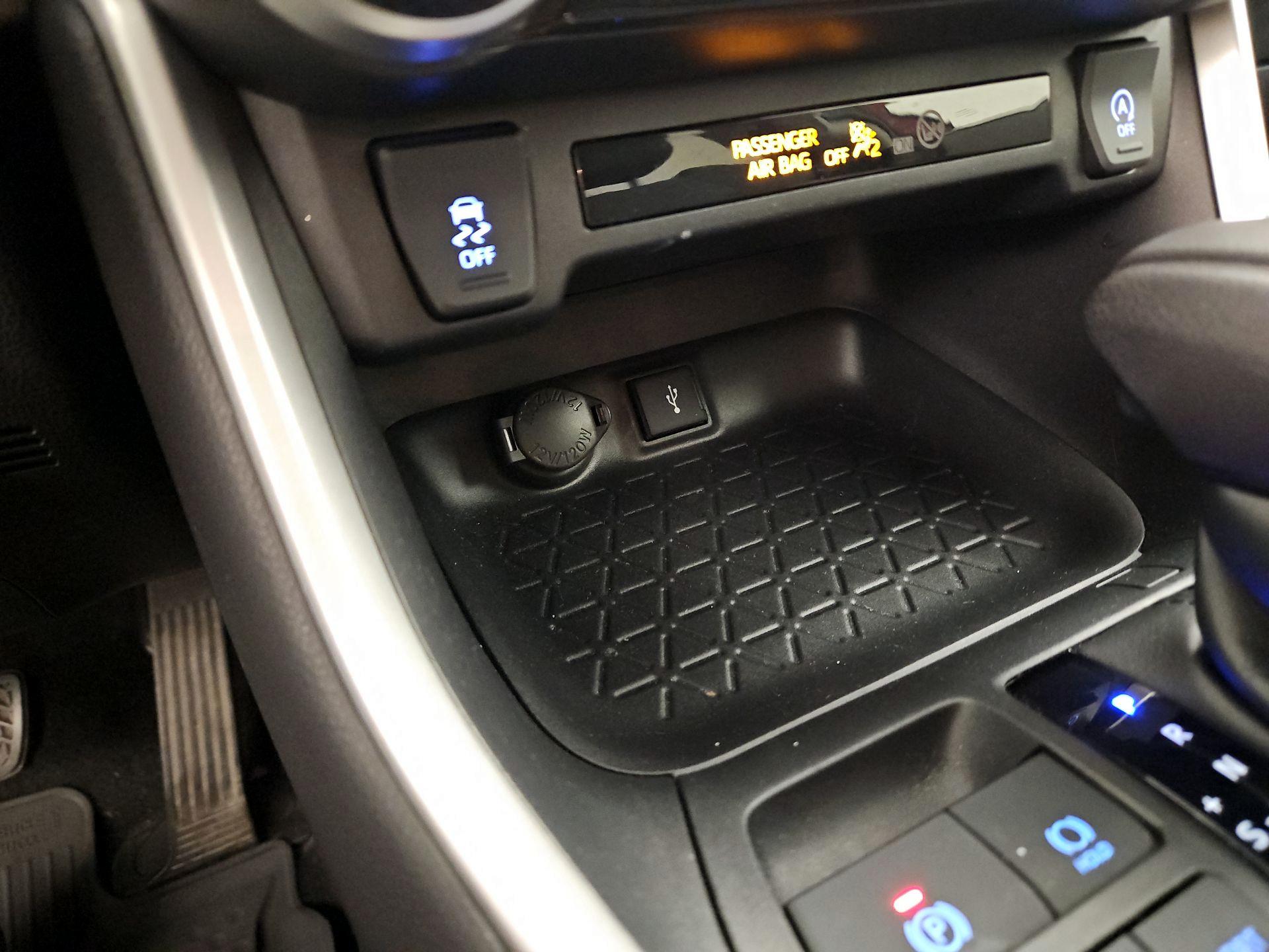 Thumbnail: 2020 Toyota RAV4 - 18