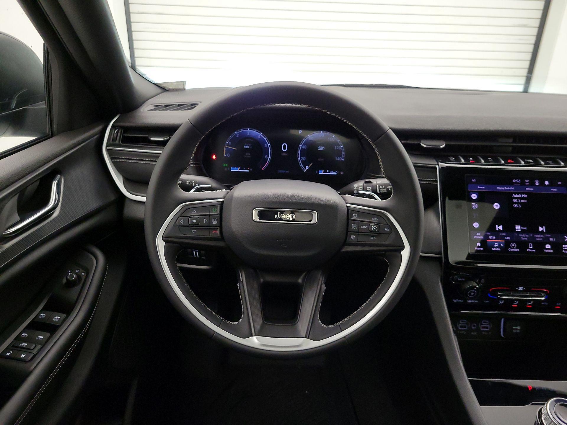 Thumbnail: 2024 Jeep Grand Cherokee - 10