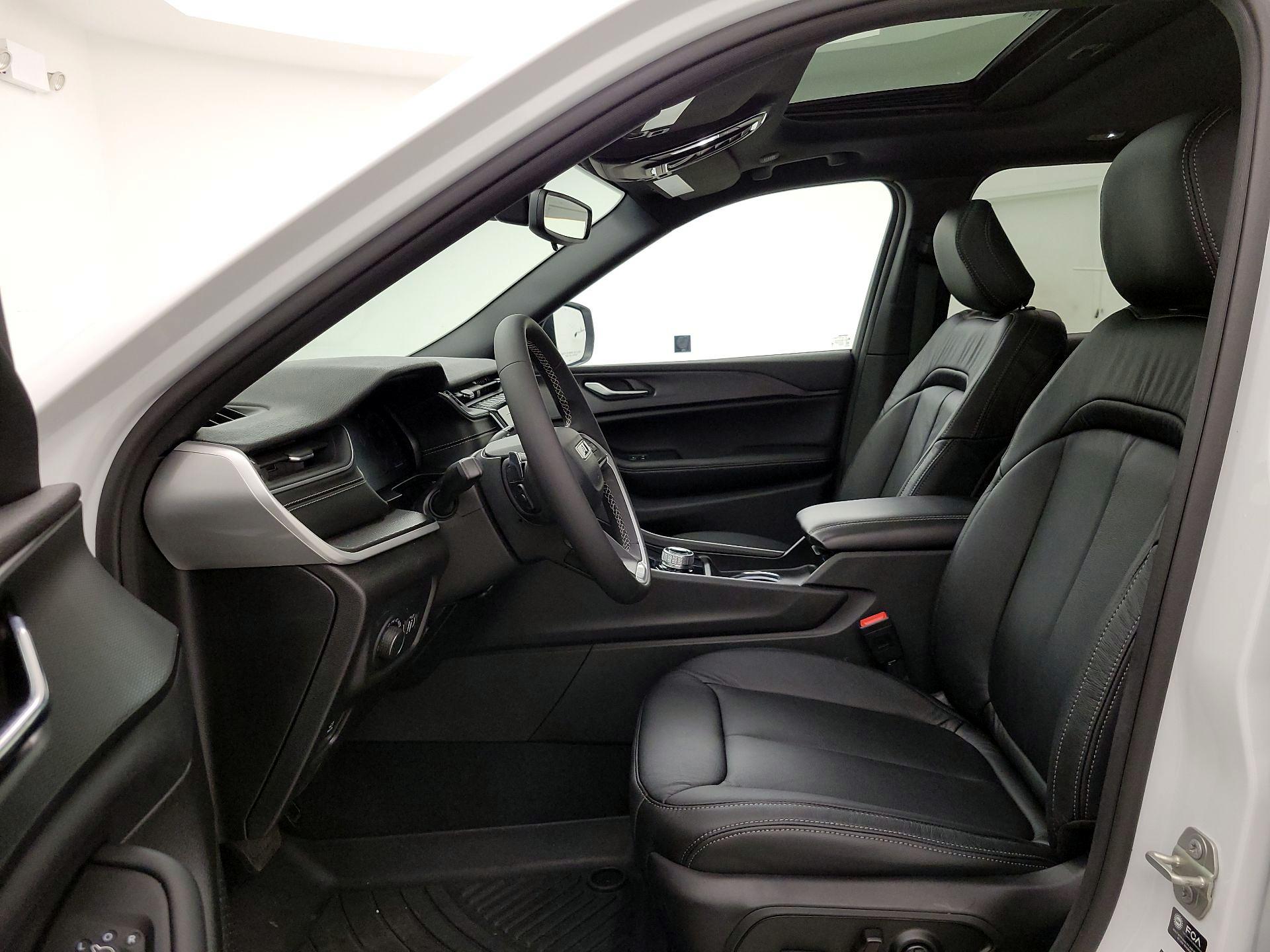 Thumbnail: 2024 Jeep Grand Cherokee - 11