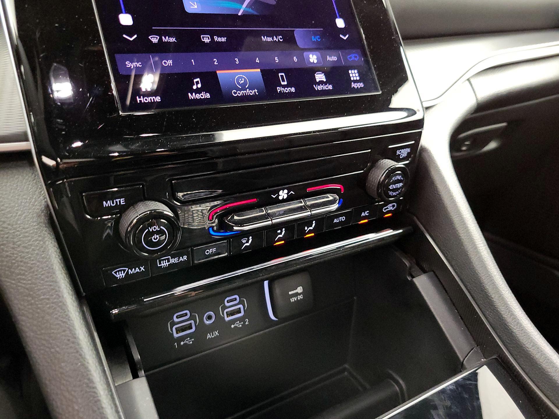 Thumbnail: 2024 Jeep Grand Cherokee - 16