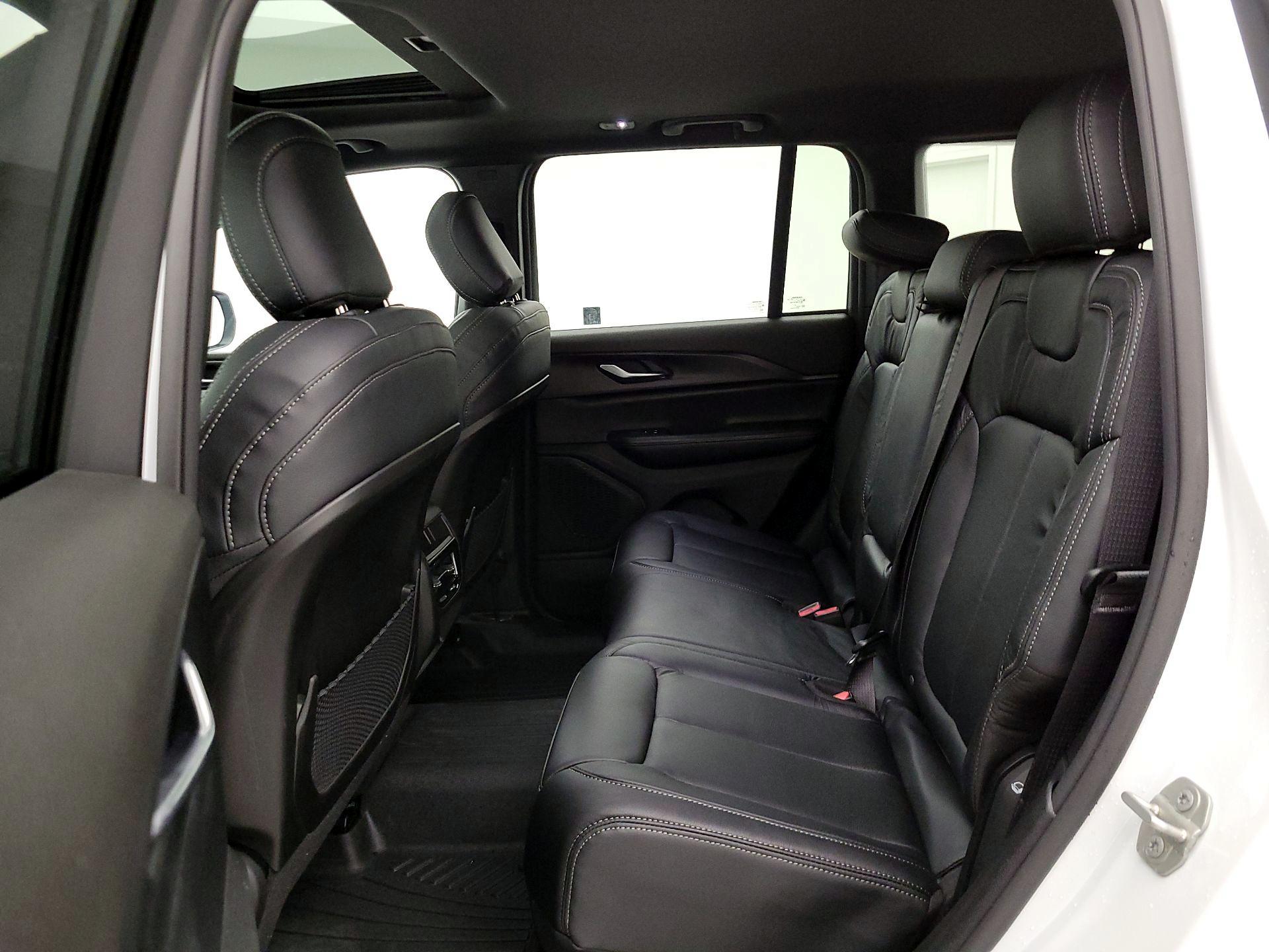 Thumbnail: 2024 Jeep Grand Cherokee - 20