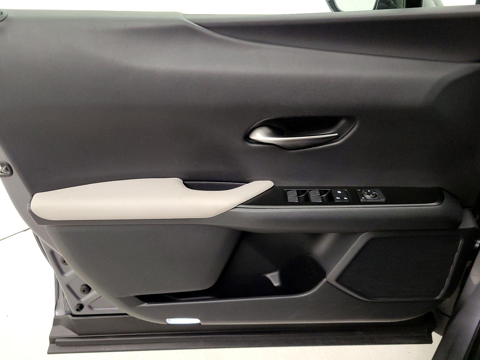 Thumbnail: 2020 Lexus UX - 12