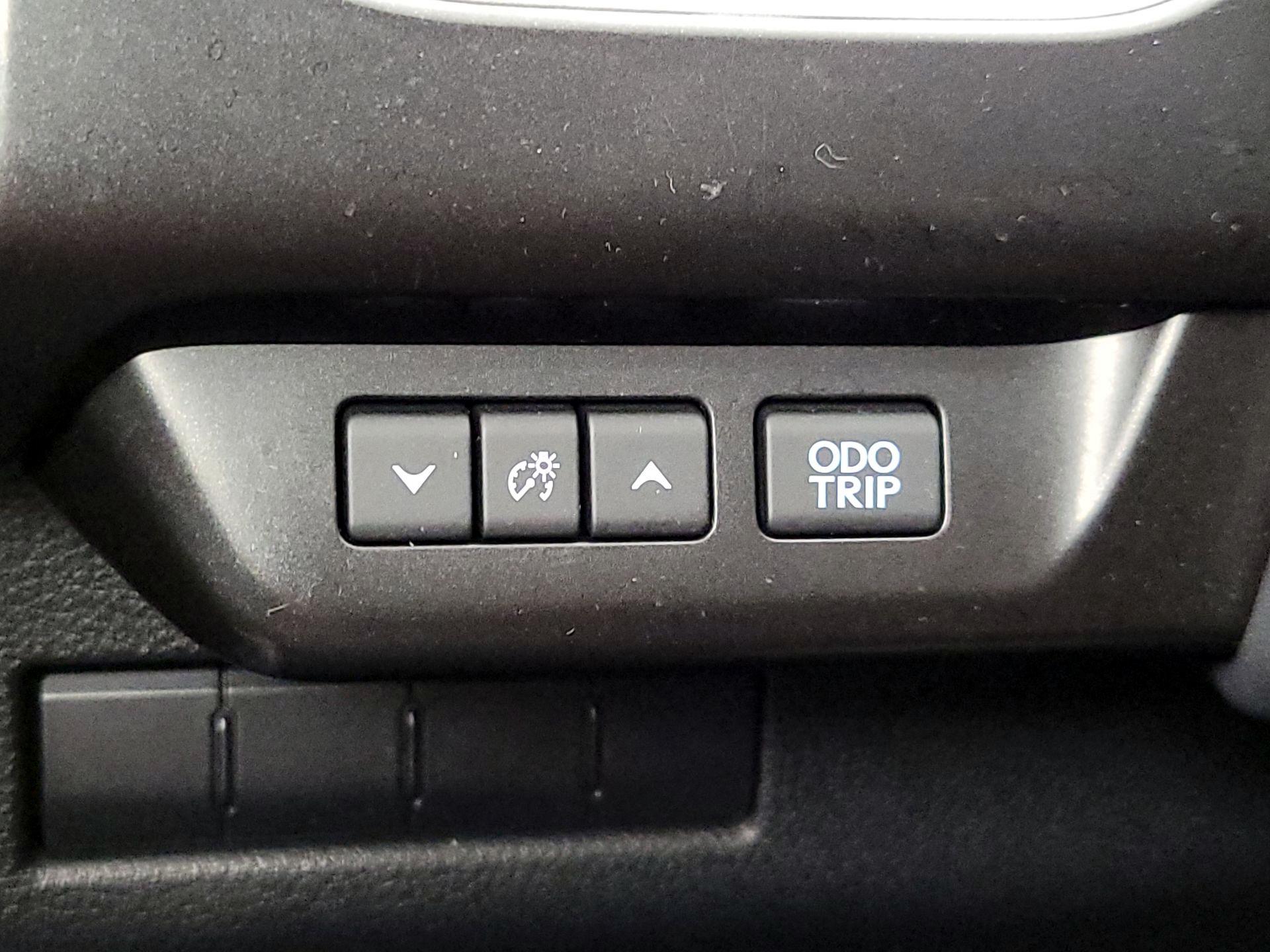 Thumbnail: 2020 Lexus UX - 13