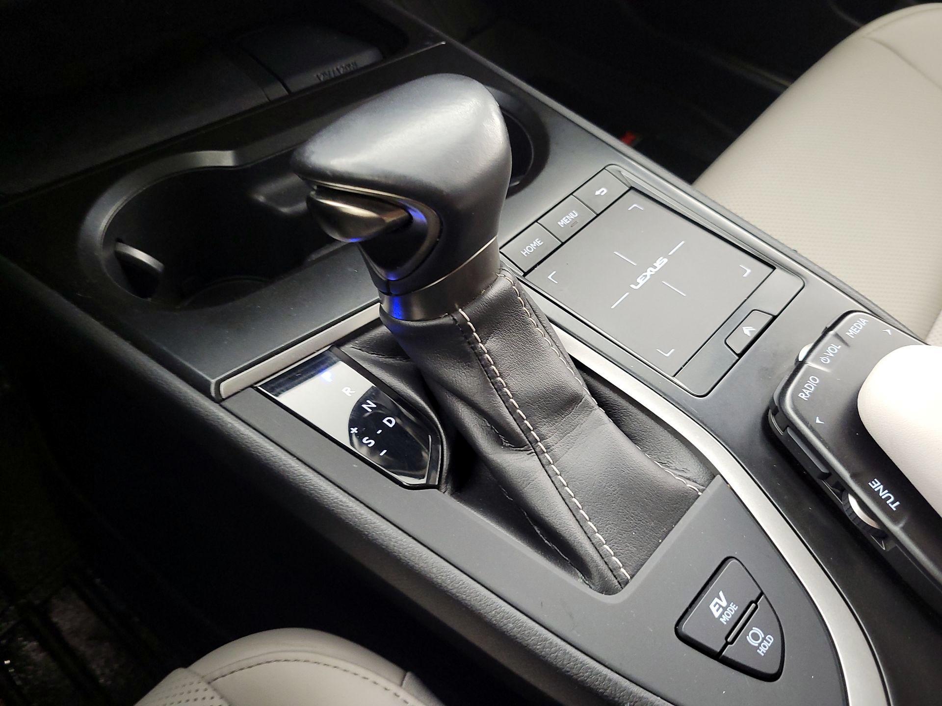 Thumbnail: 2020 Lexus UX - 17