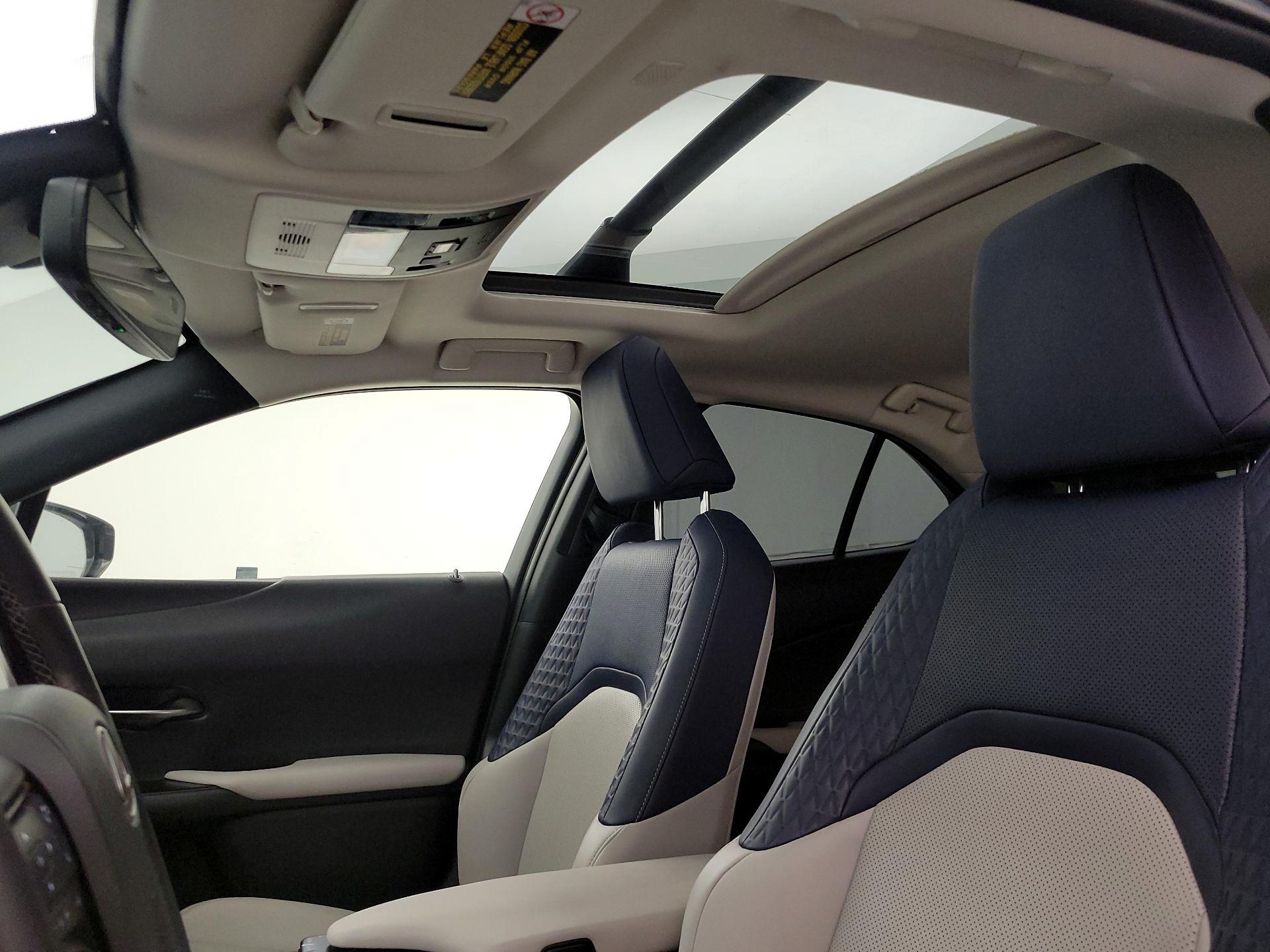 Thumbnail: 2020 Lexus UX - 19