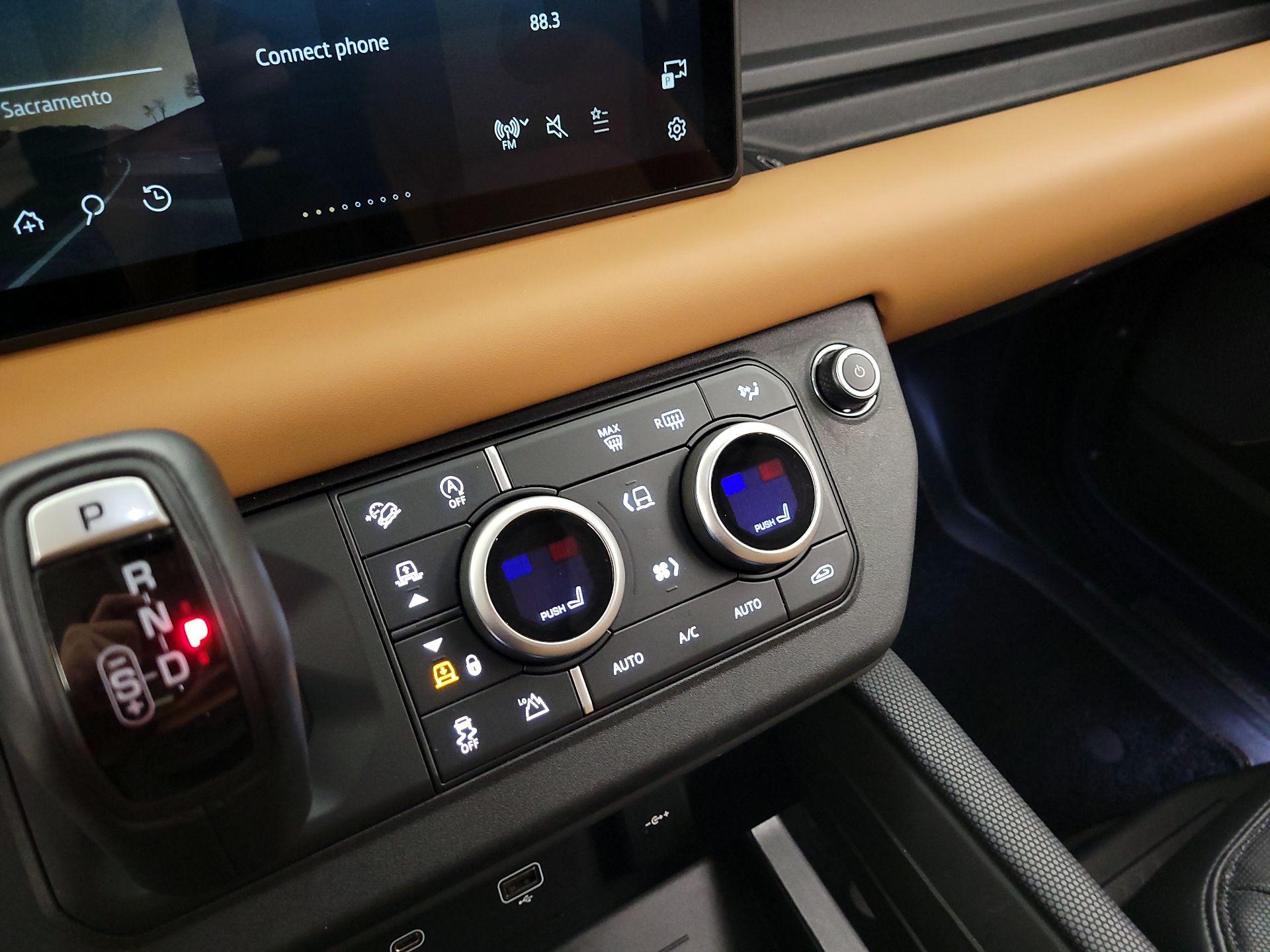 Thumbnail: 2024 Land Rover Defender - 17