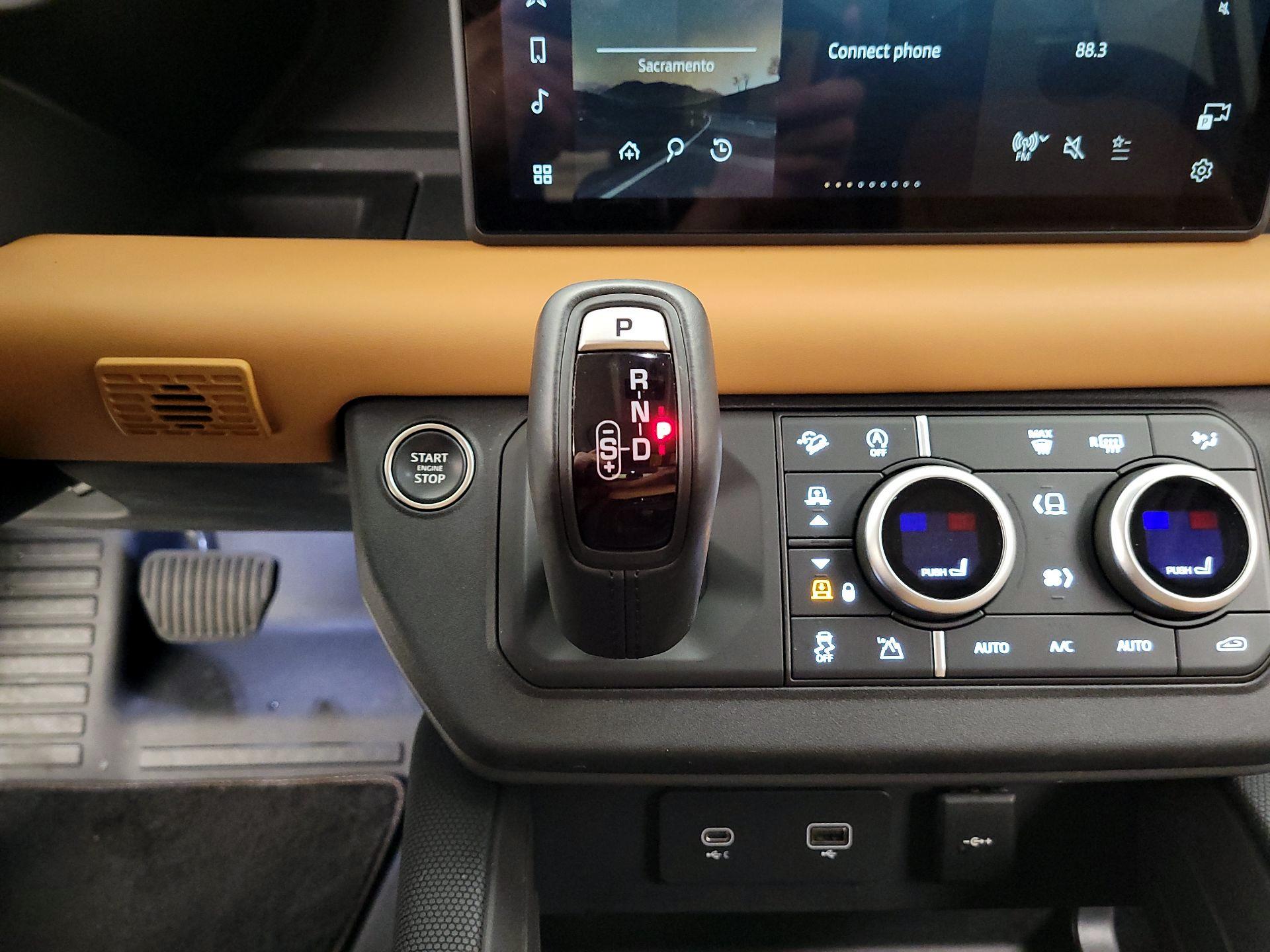 Thumbnail: 2024 Land Rover Defender - 18