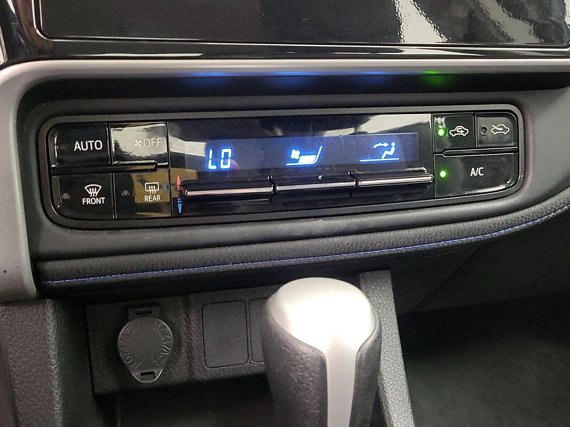 Thumbnail: 2018 Toyota Corolla - 16