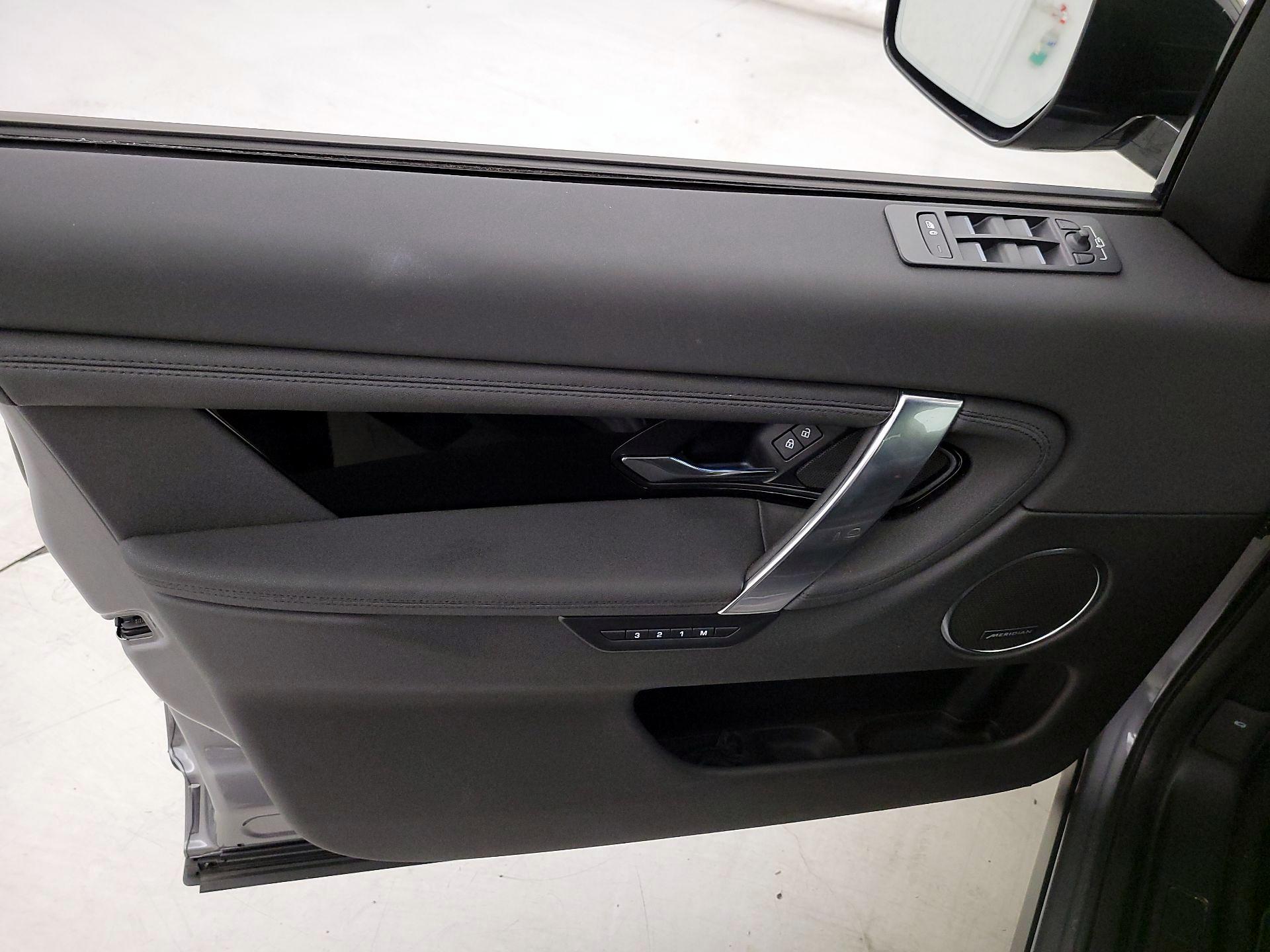 Thumbnail: 2021 Land Rover Discovery Sport - 12