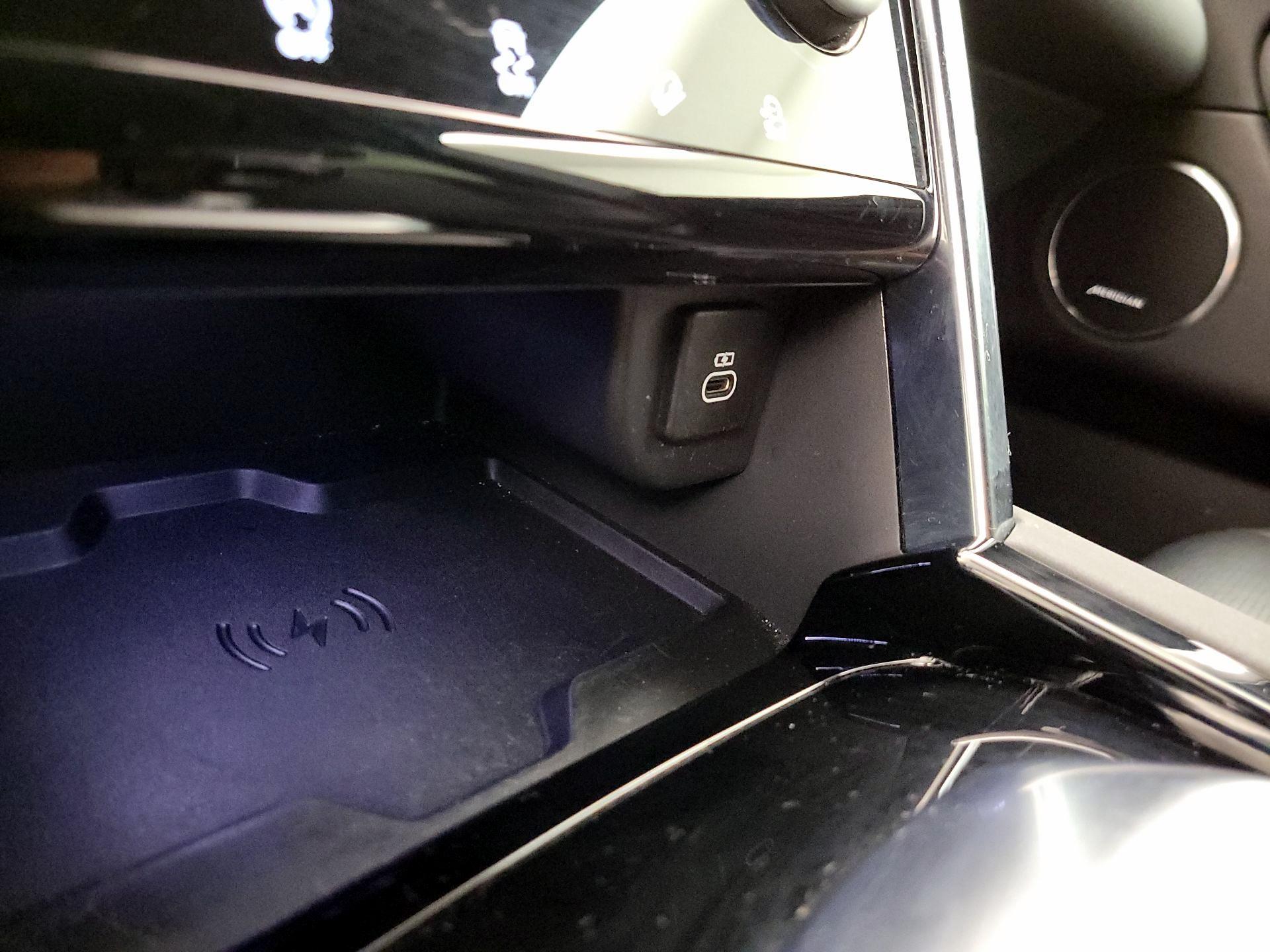 Thumbnail: 2021 Land Rover Discovery Sport - 19