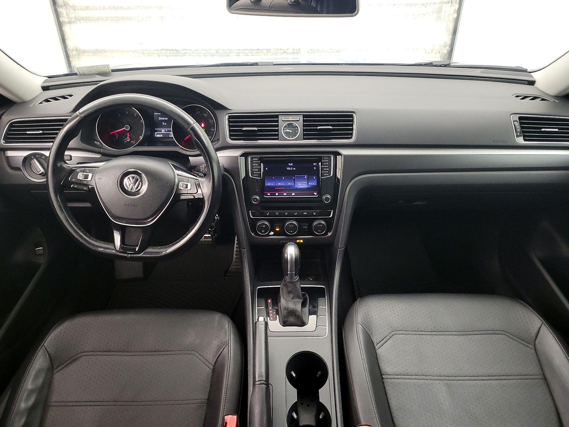 Thumbnail: 2017 Volkswagen Passat - 9