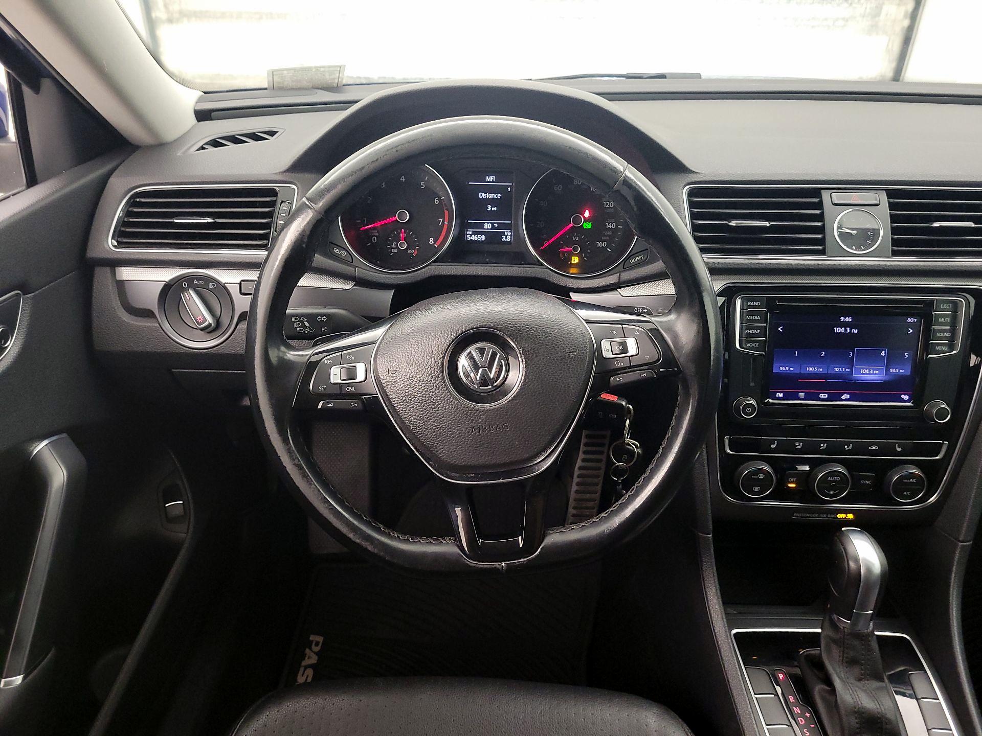 Thumbnail: 2017 Volkswagen Passat - 10