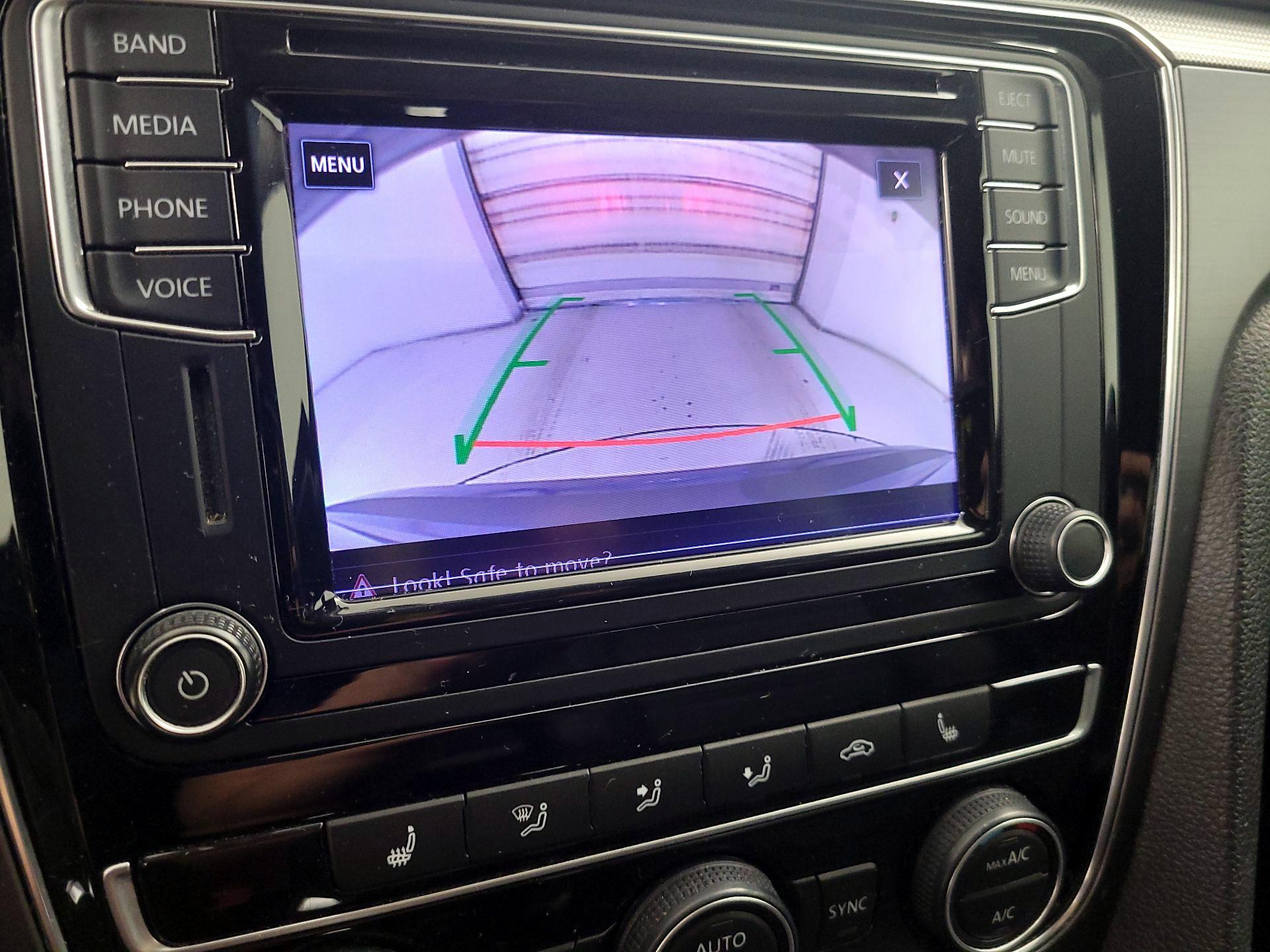 Thumbnail: 2017 Volkswagen Passat - 14