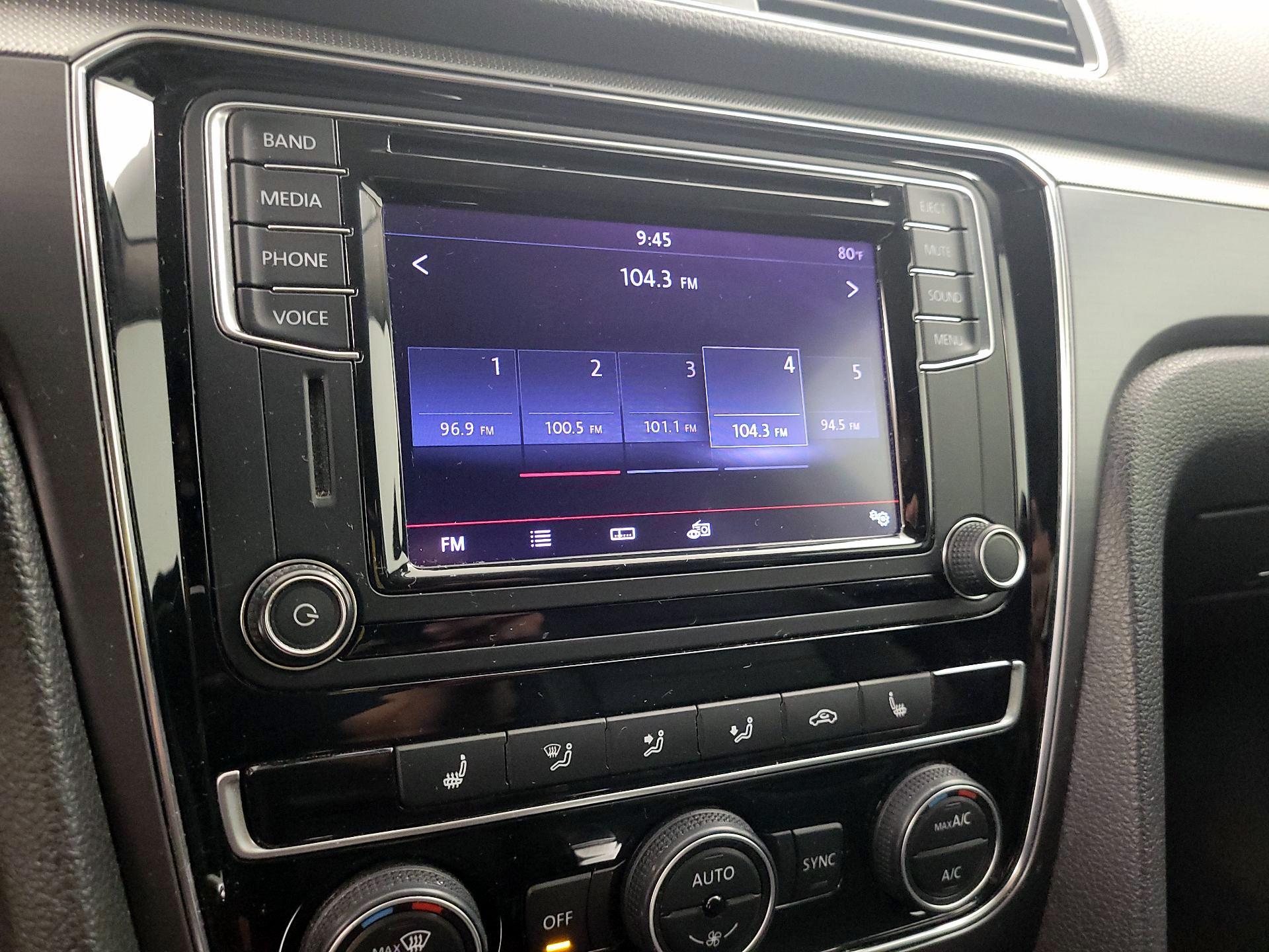 Thumbnail: 2017 Volkswagen Passat - 15