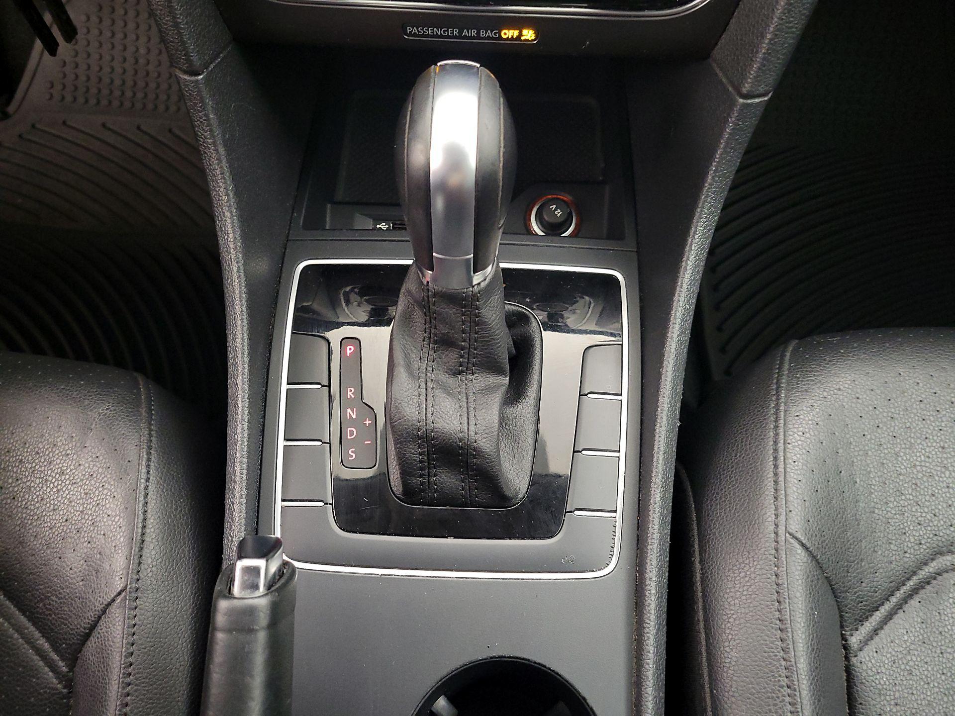 Thumbnail: 2017 Volkswagen Passat - 17