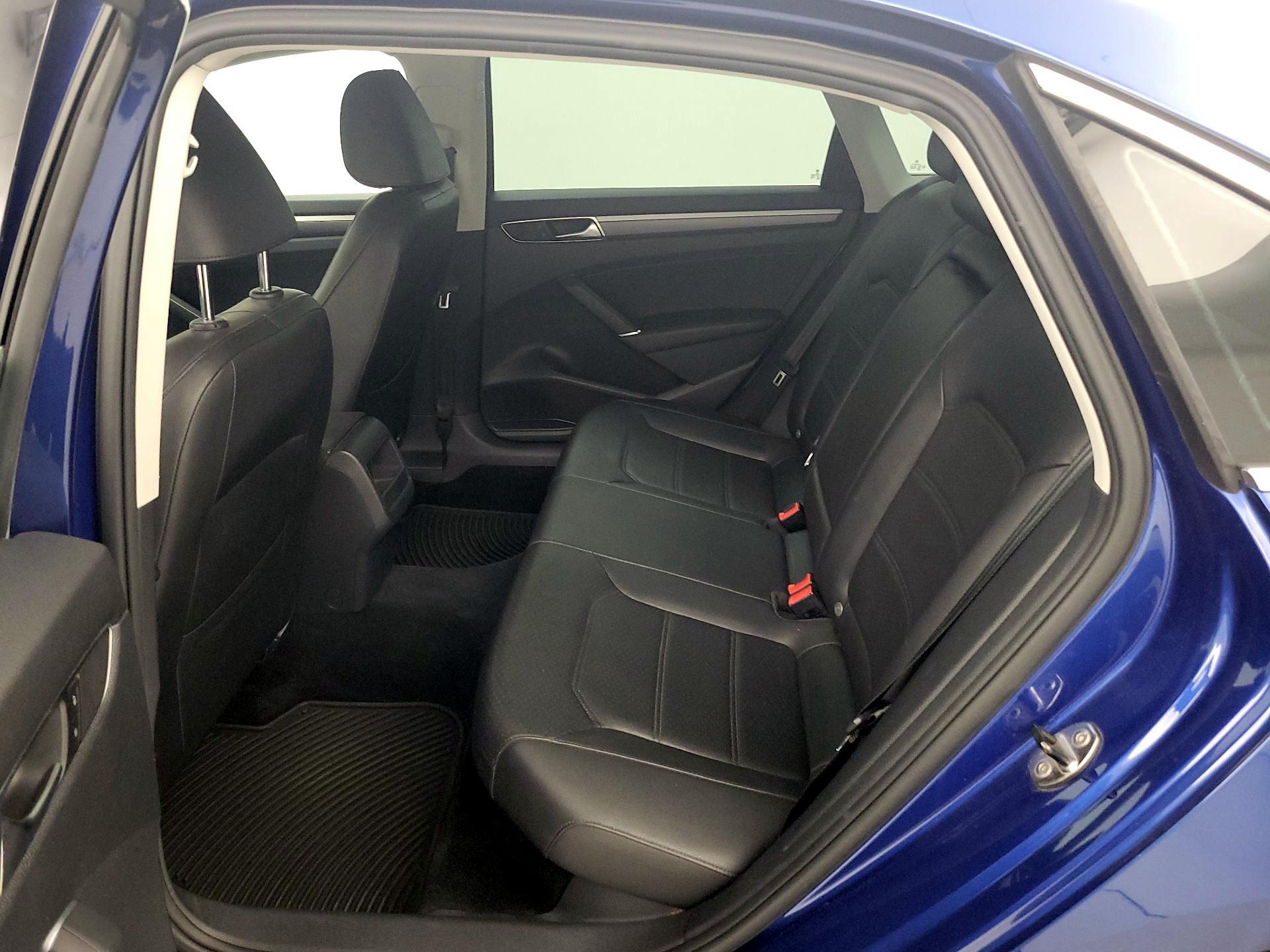 Thumbnail: 2017 Volkswagen Passat - 19