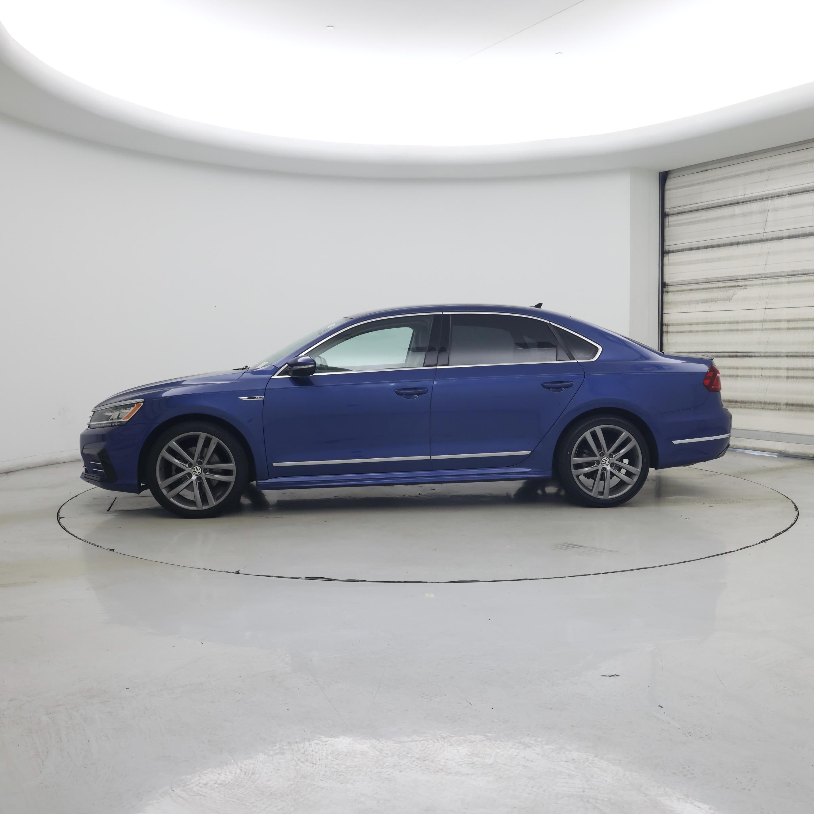 Thumbnail: 2017 Volkswagen Passat - 3