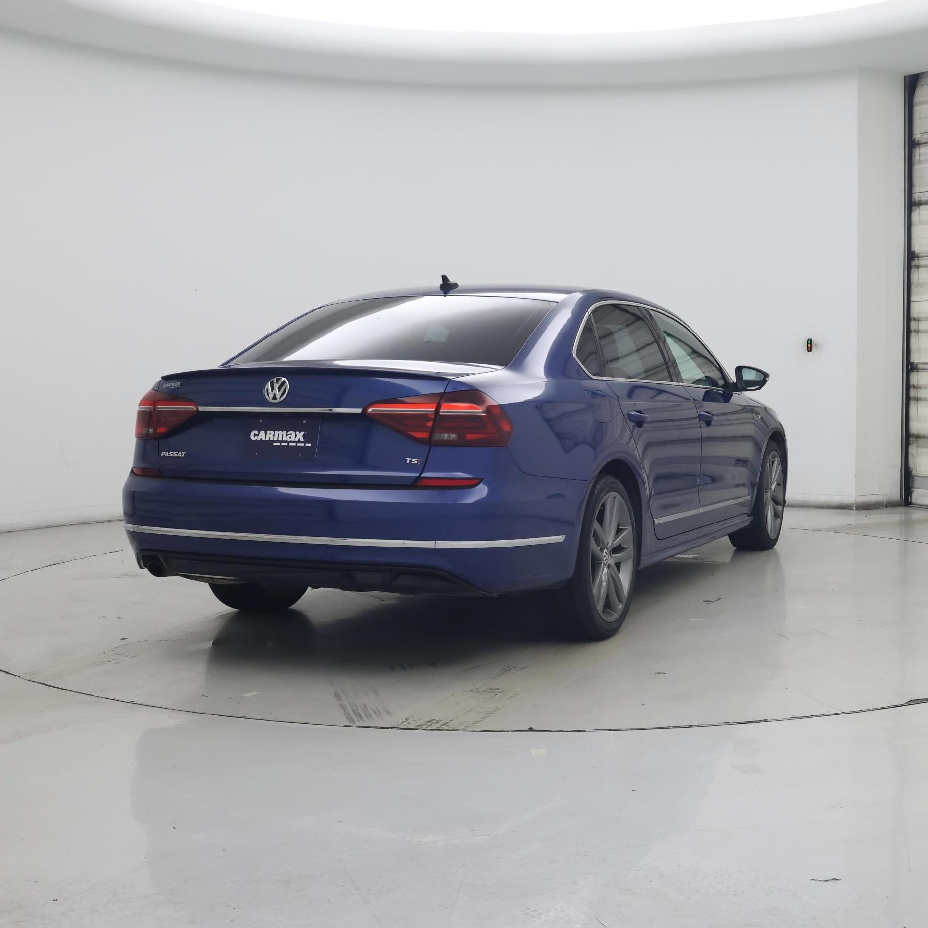 Thumbnail: 2017 Volkswagen Passat - 8