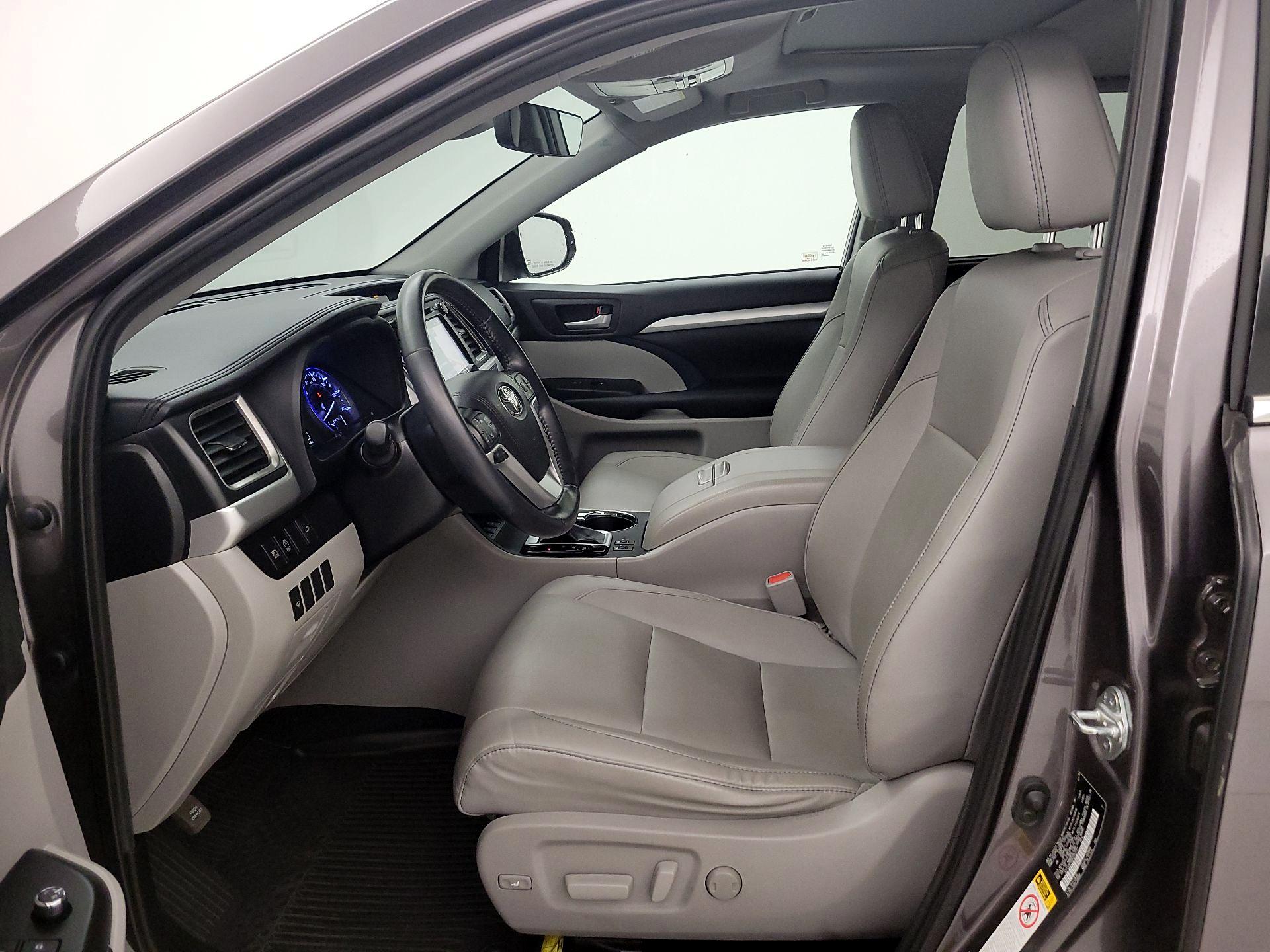 Thumbnail: 2019 Toyota Highlander - 11