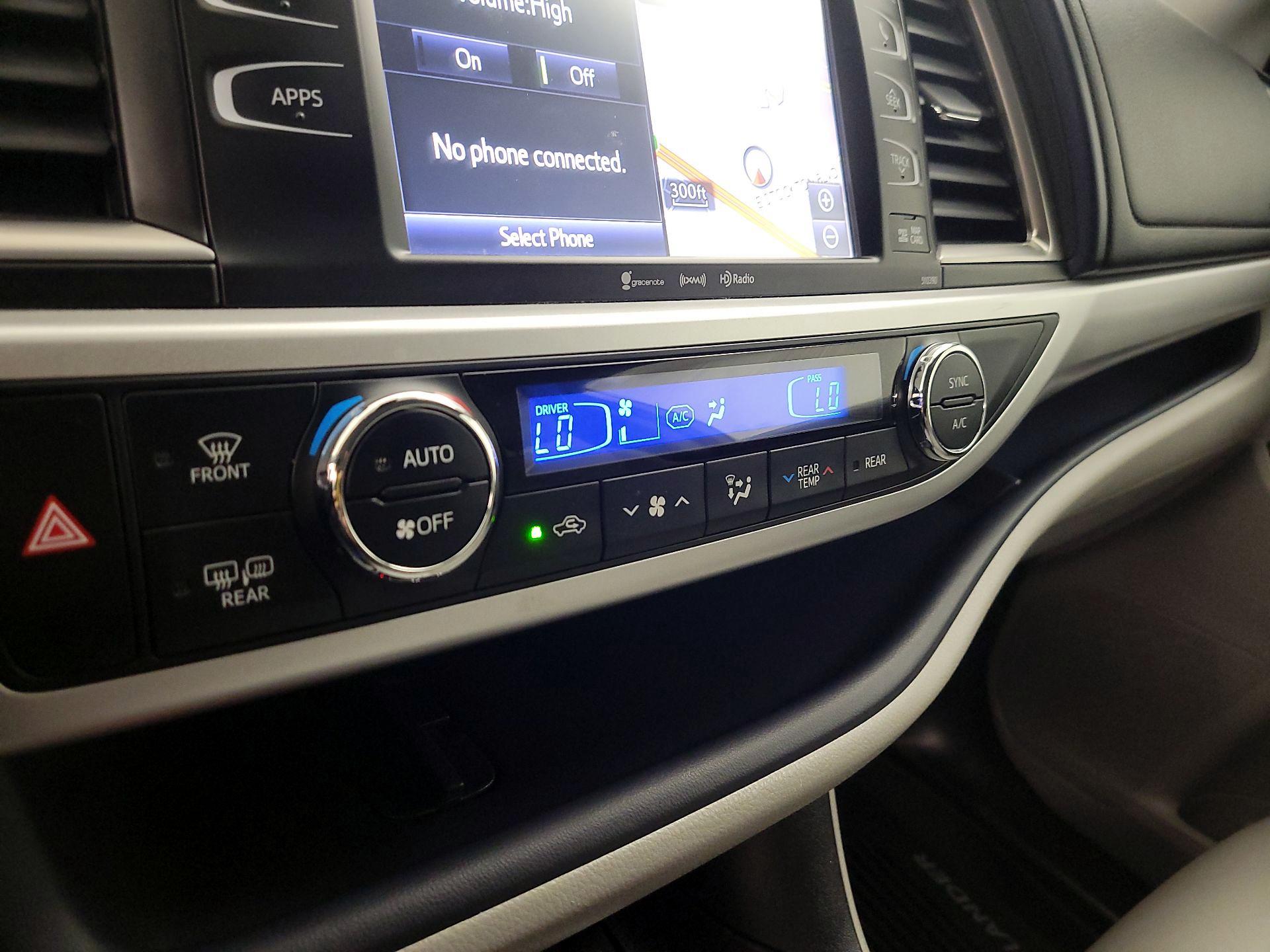 Thumbnail: 2019 Toyota Highlander - 17