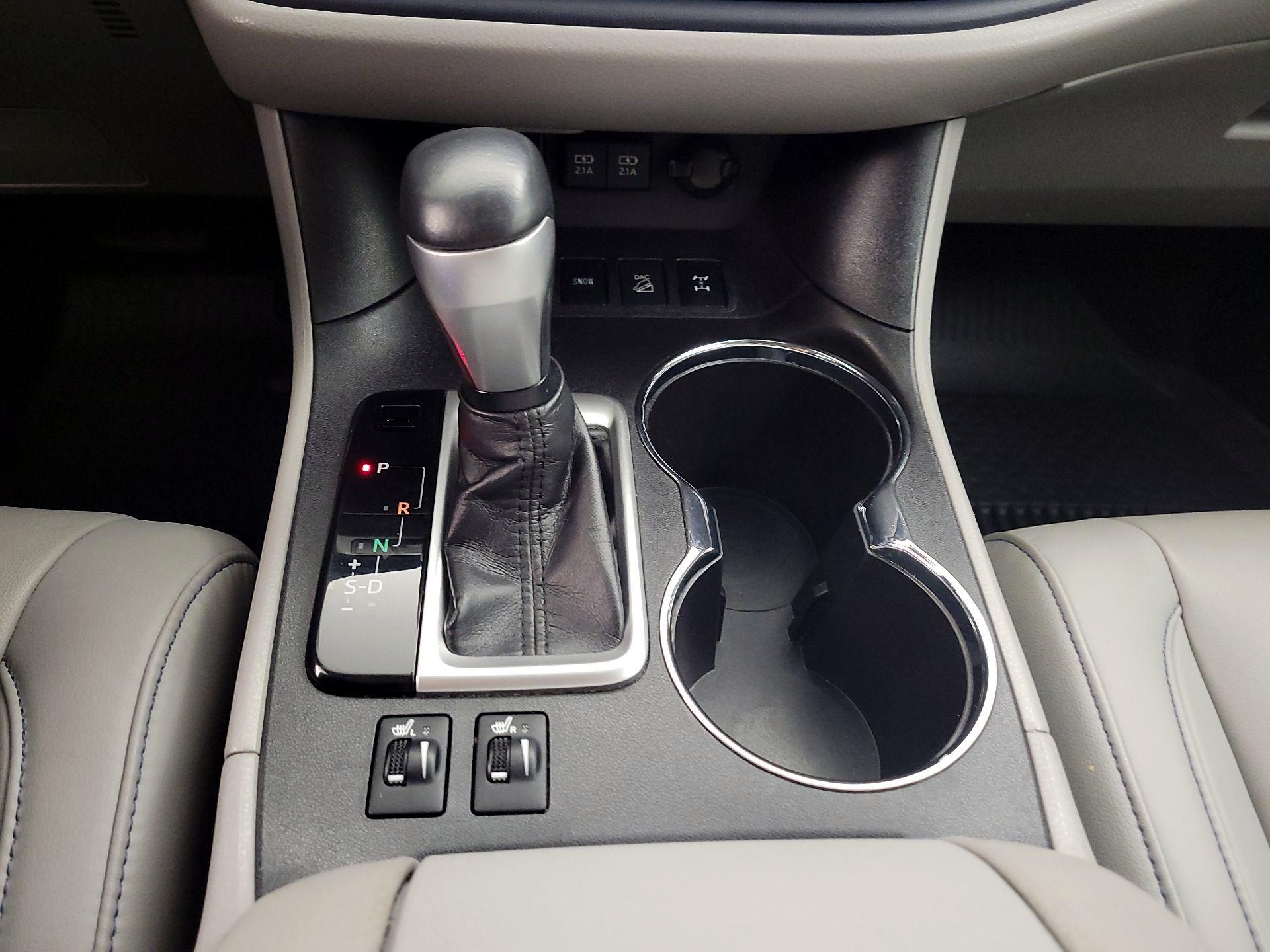 Thumbnail: 2019 Toyota Highlander - 18