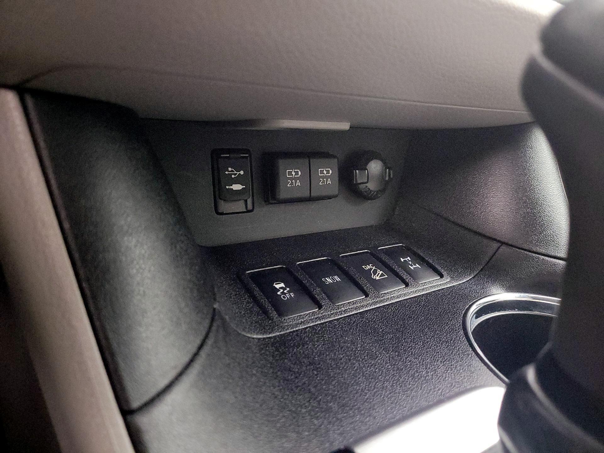 Thumbnail: 2019 Toyota Highlander - 19