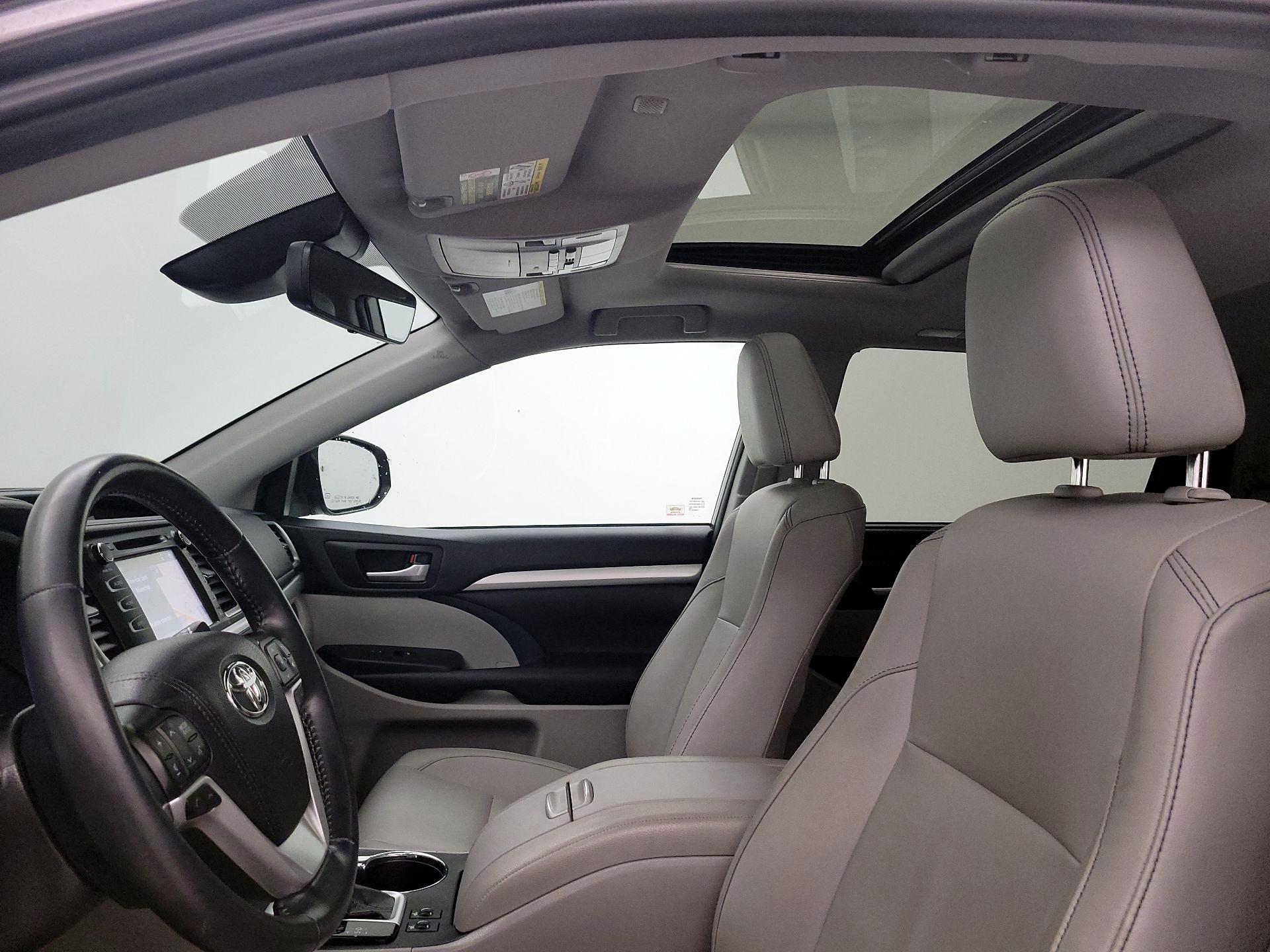 Thumbnail: 2019 Toyota Highlander - 20