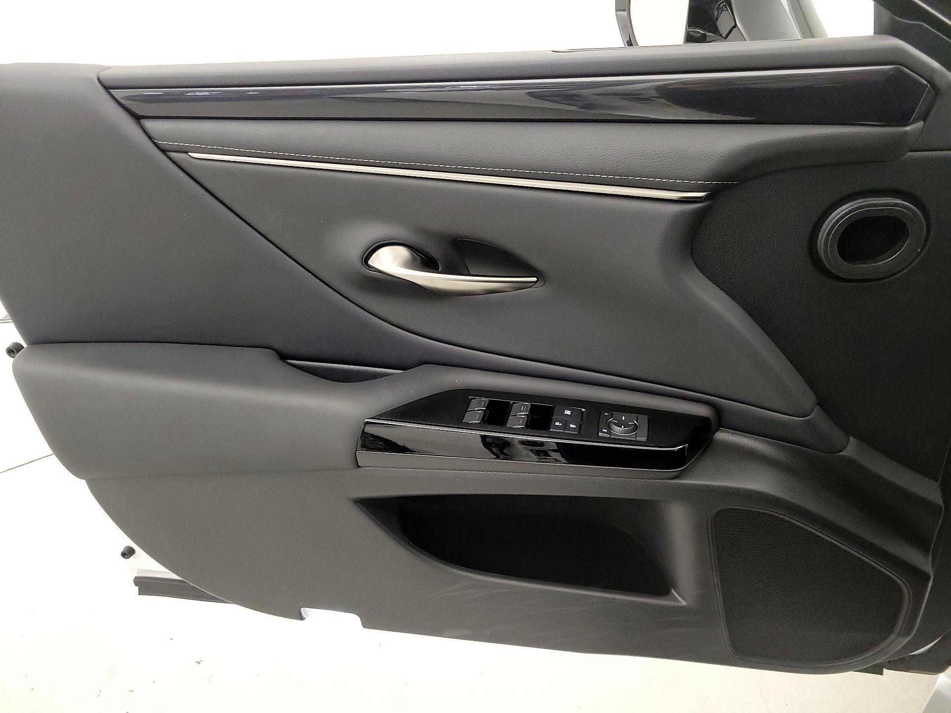 Thumbnail: 2022 Lexus ES - 12